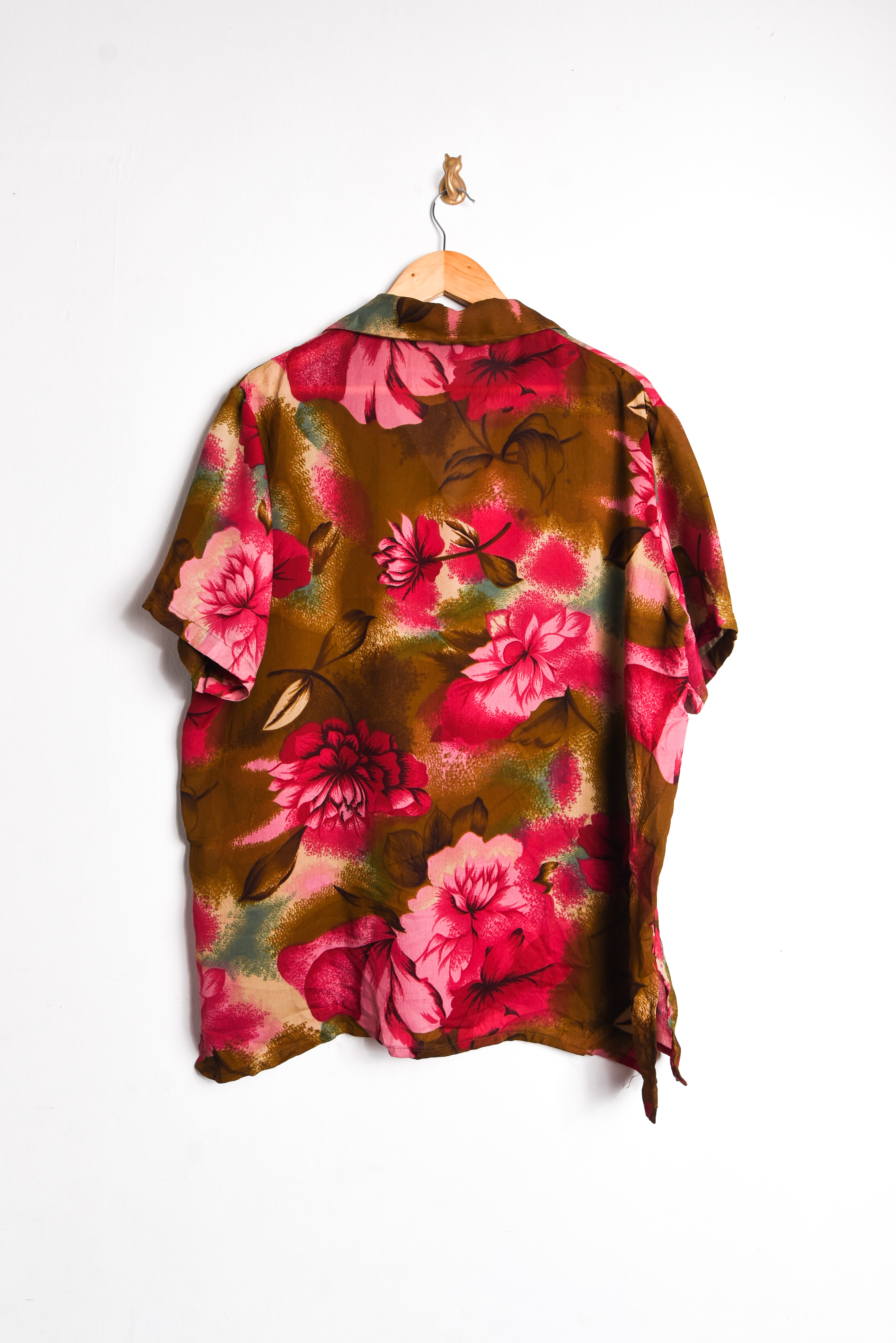 Blusa café vintage flores tropicales