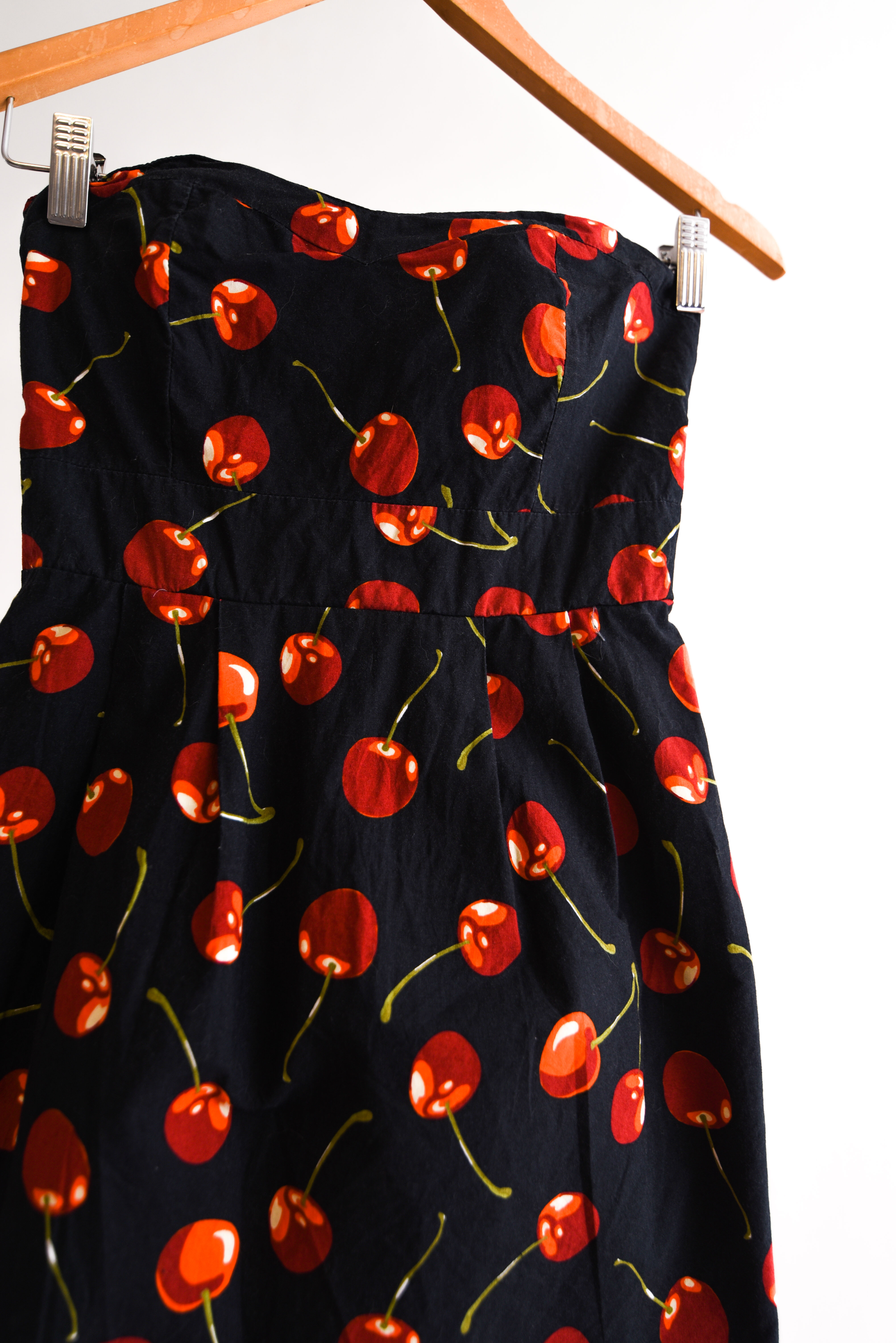 Vestido strapless cherry print