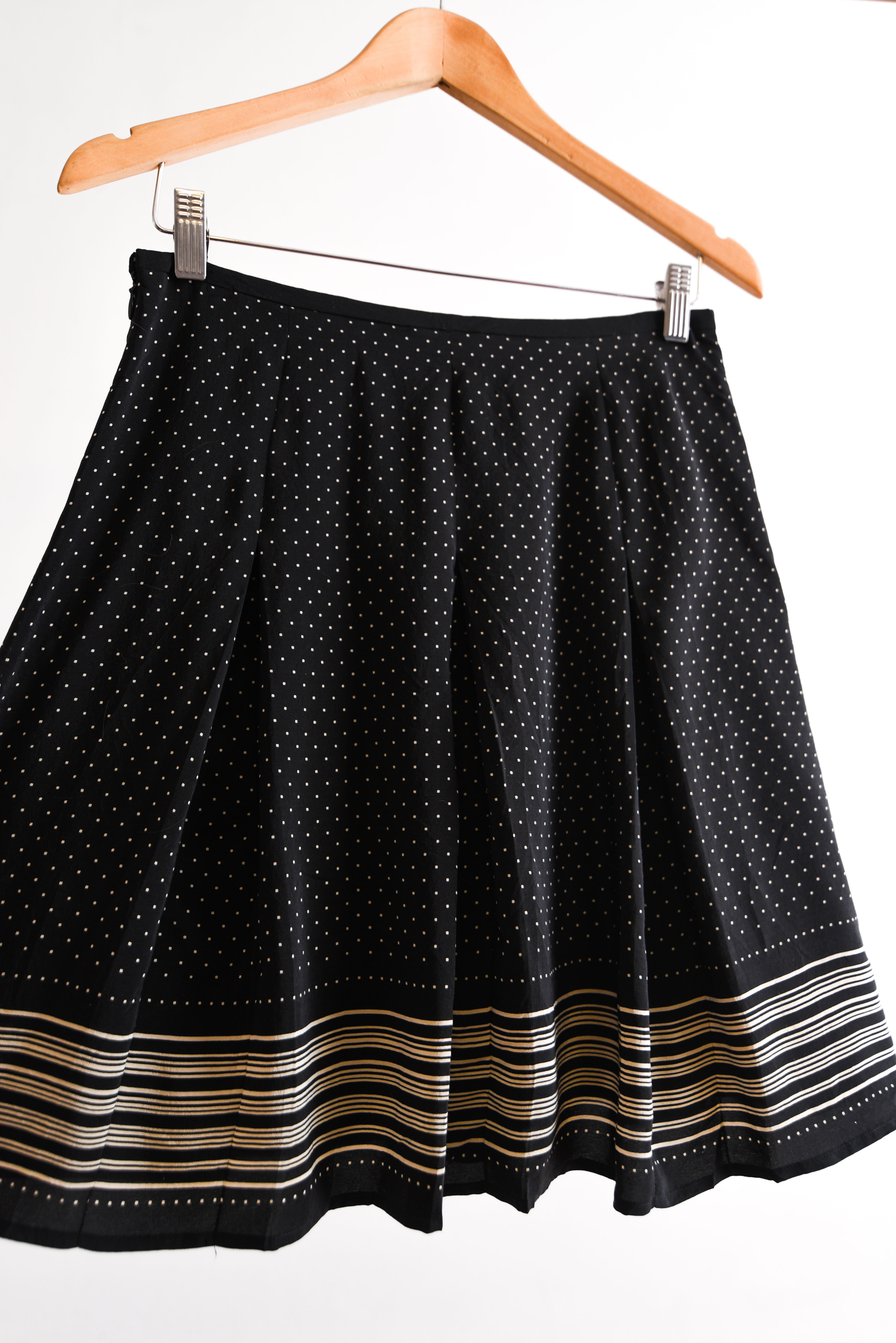 Falda negra seda dots