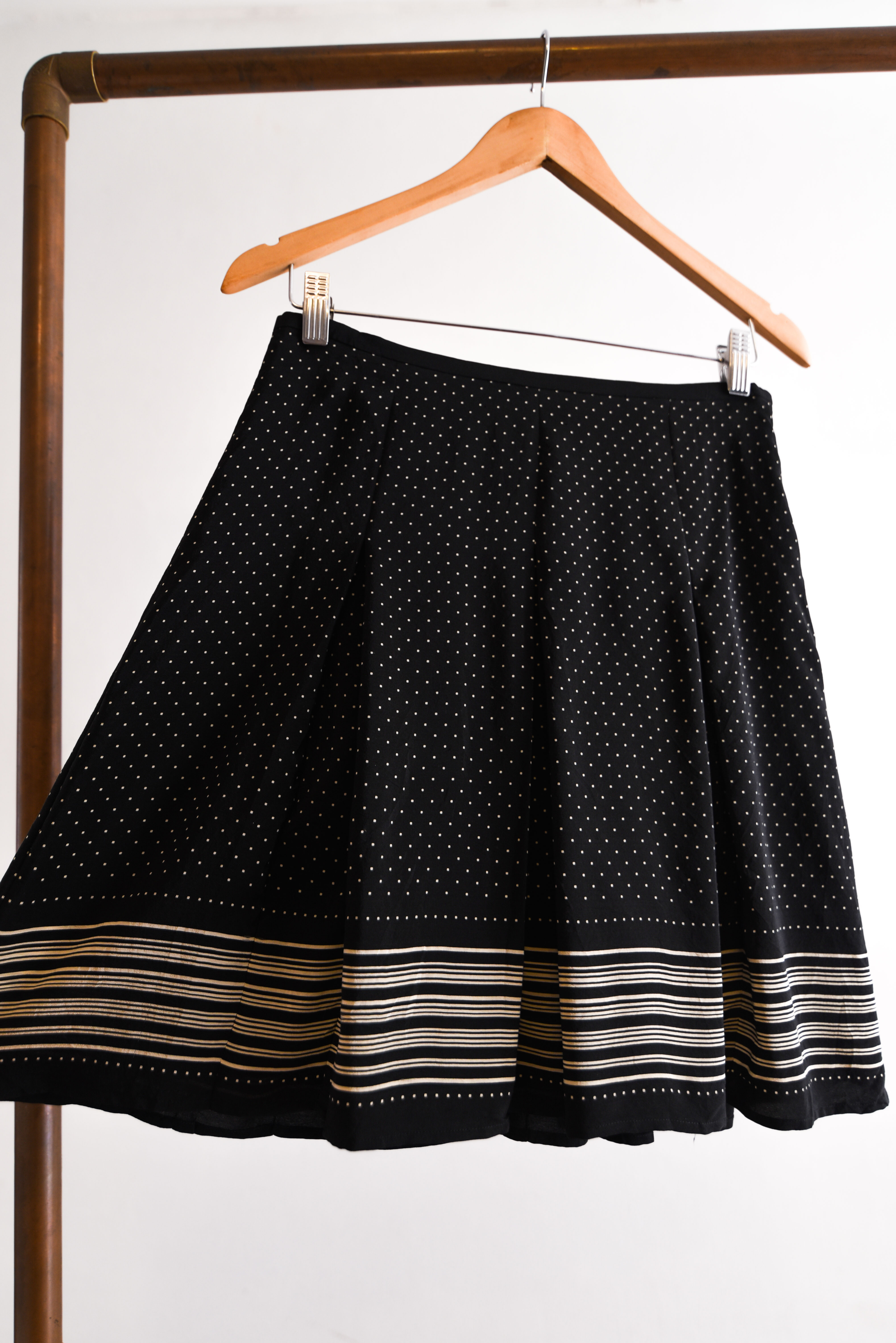 Falda negra seda dots