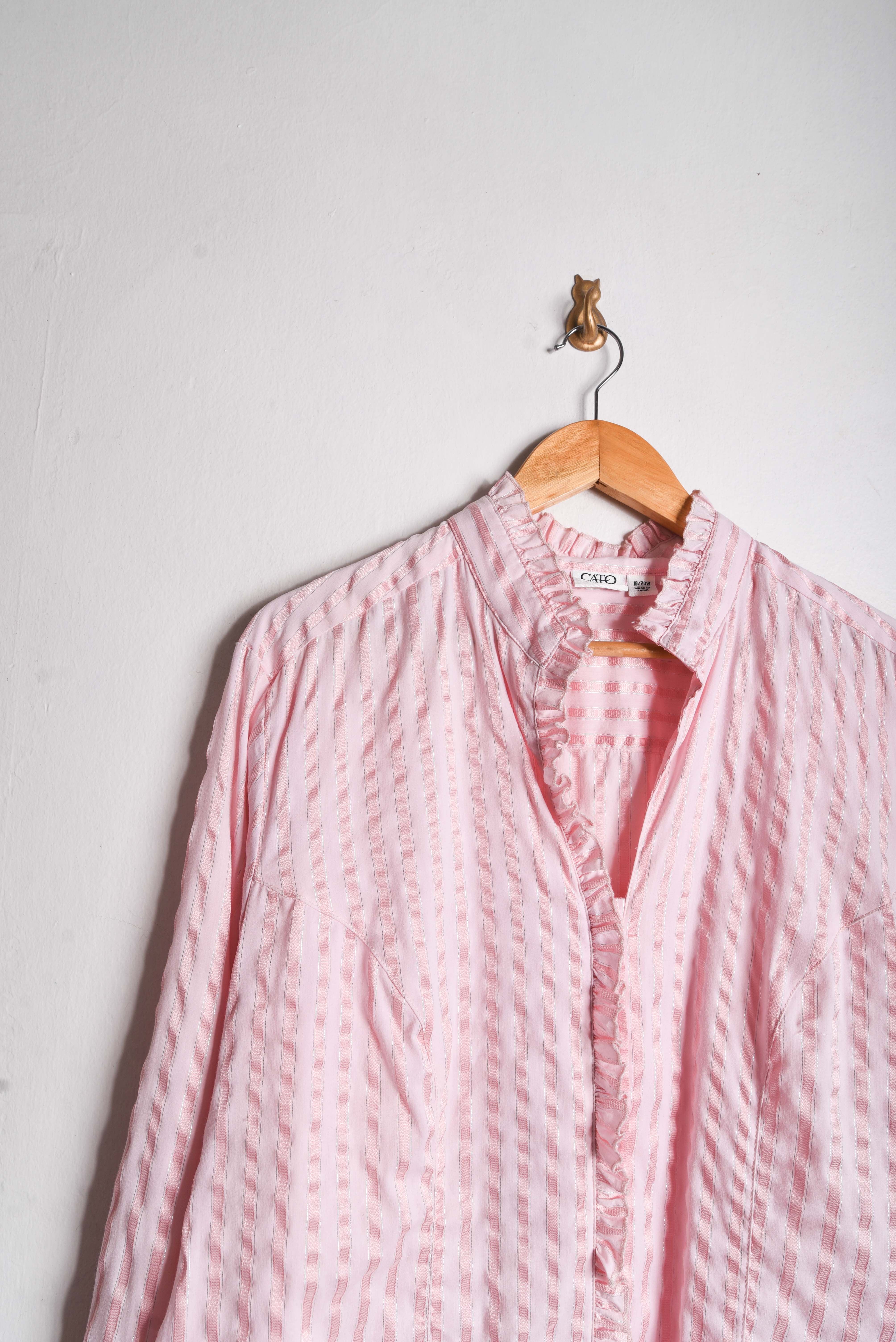 Camisa rosa pastel brillos y vuelos