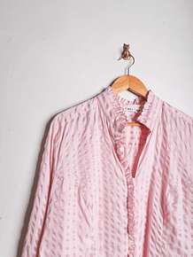 Camisa rosa pastel brillos y vuelos