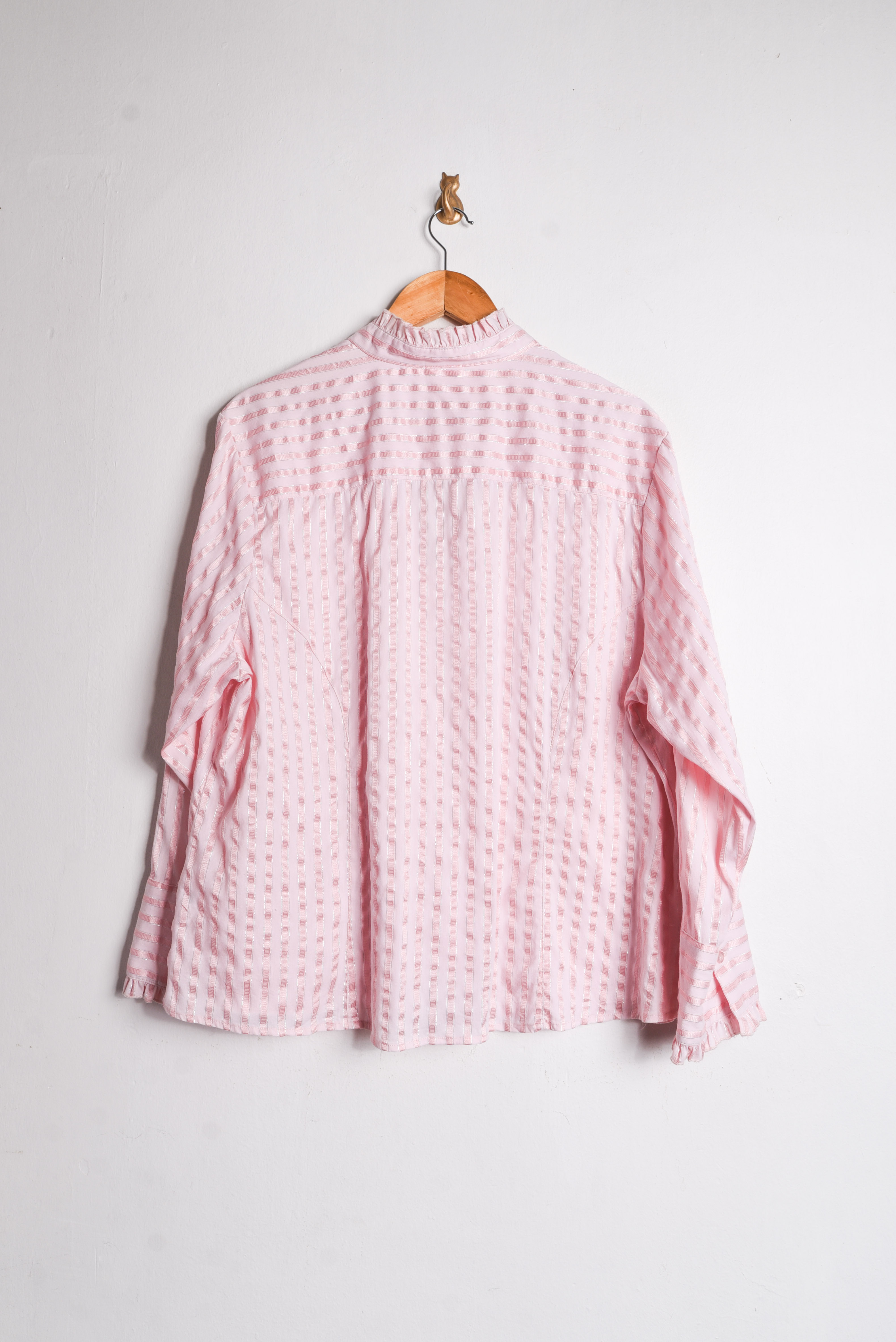 Camisa rosa pastel brillos y vuelos