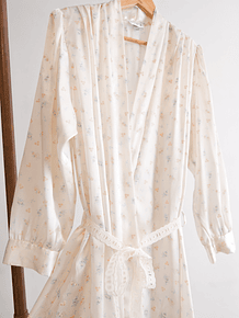 Bata lencera vintage marfil floral