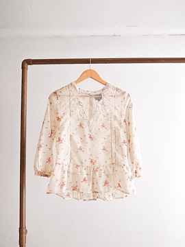 Blusa floral romántica