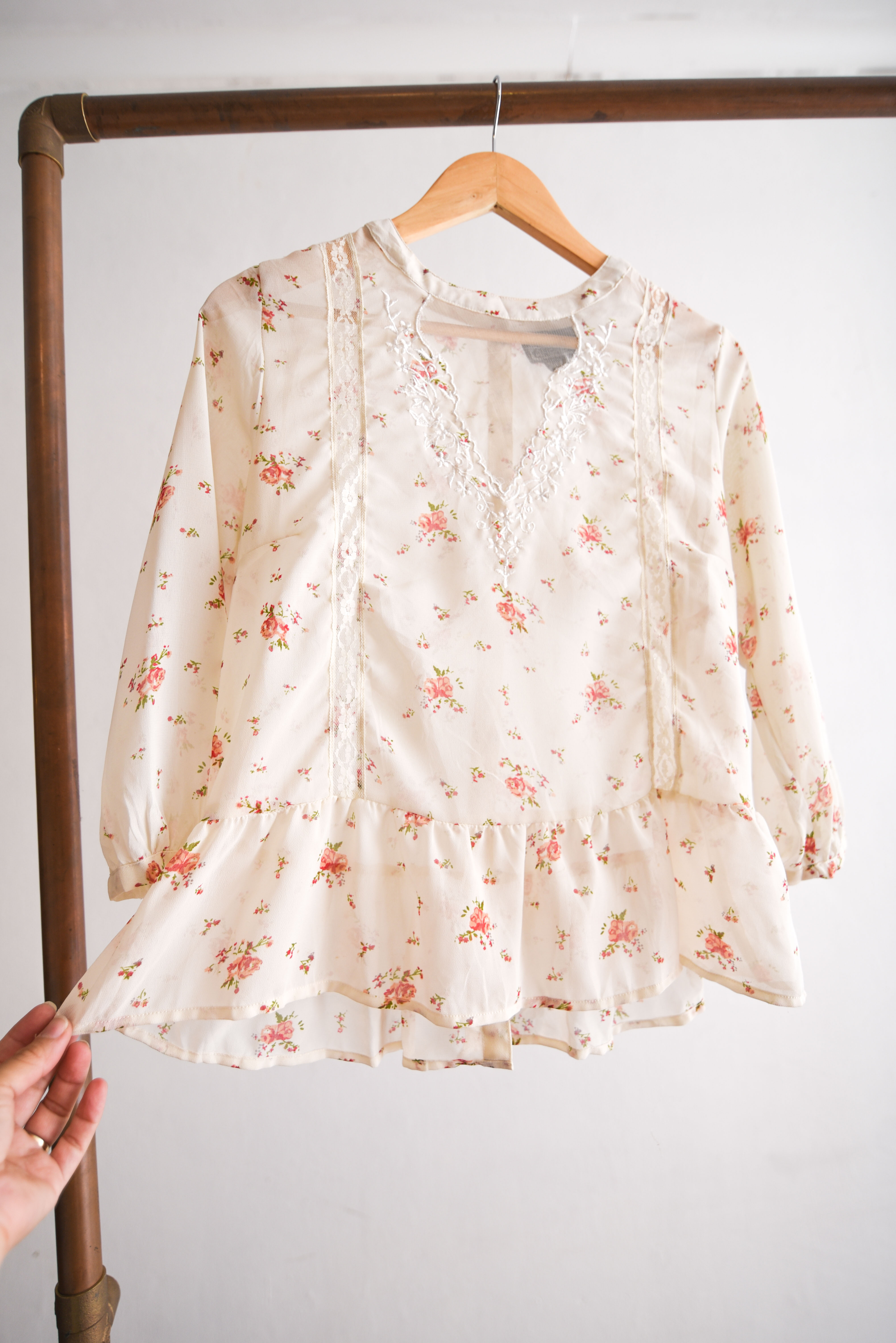 Blusa floral romántica