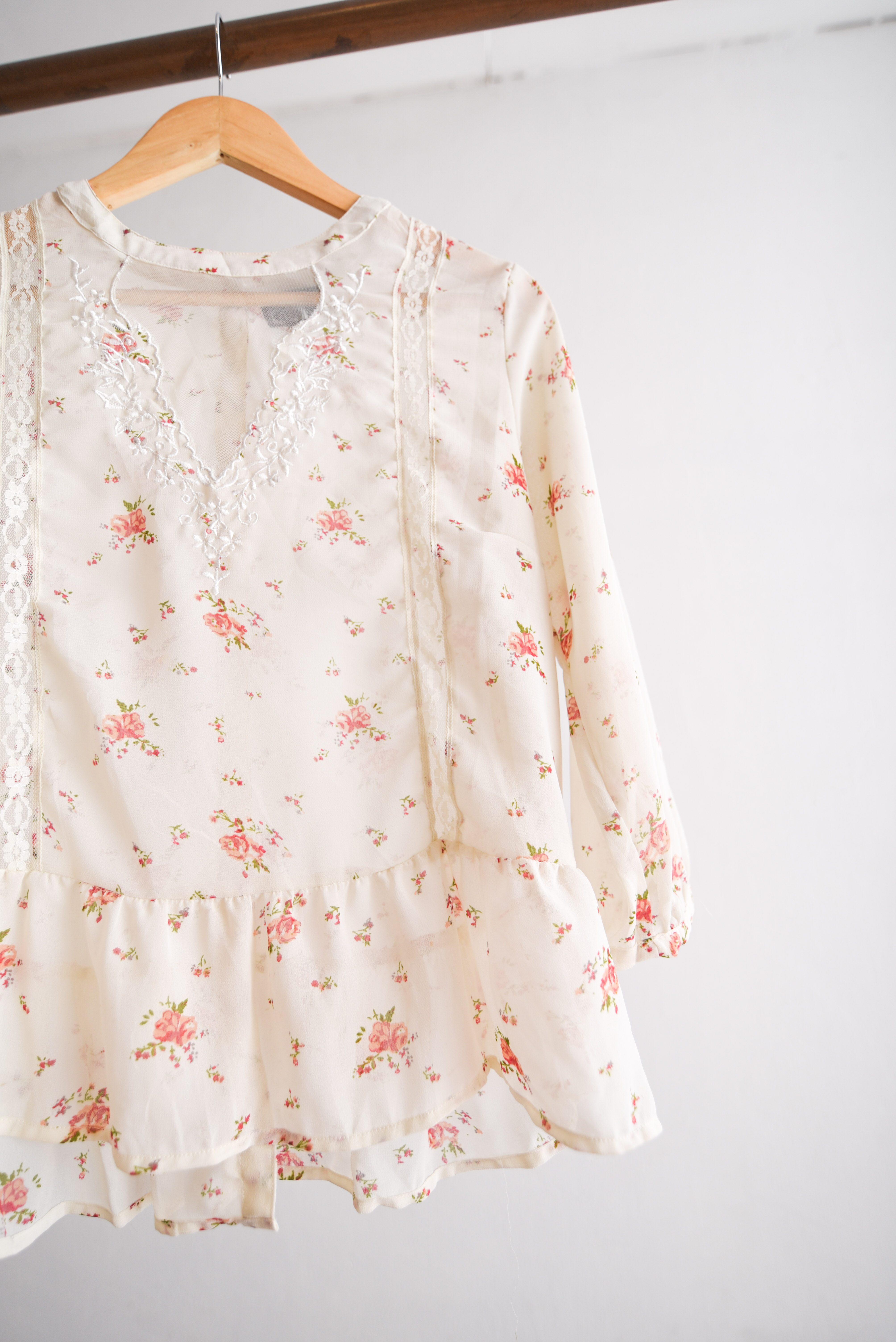 Blusa floral romántica