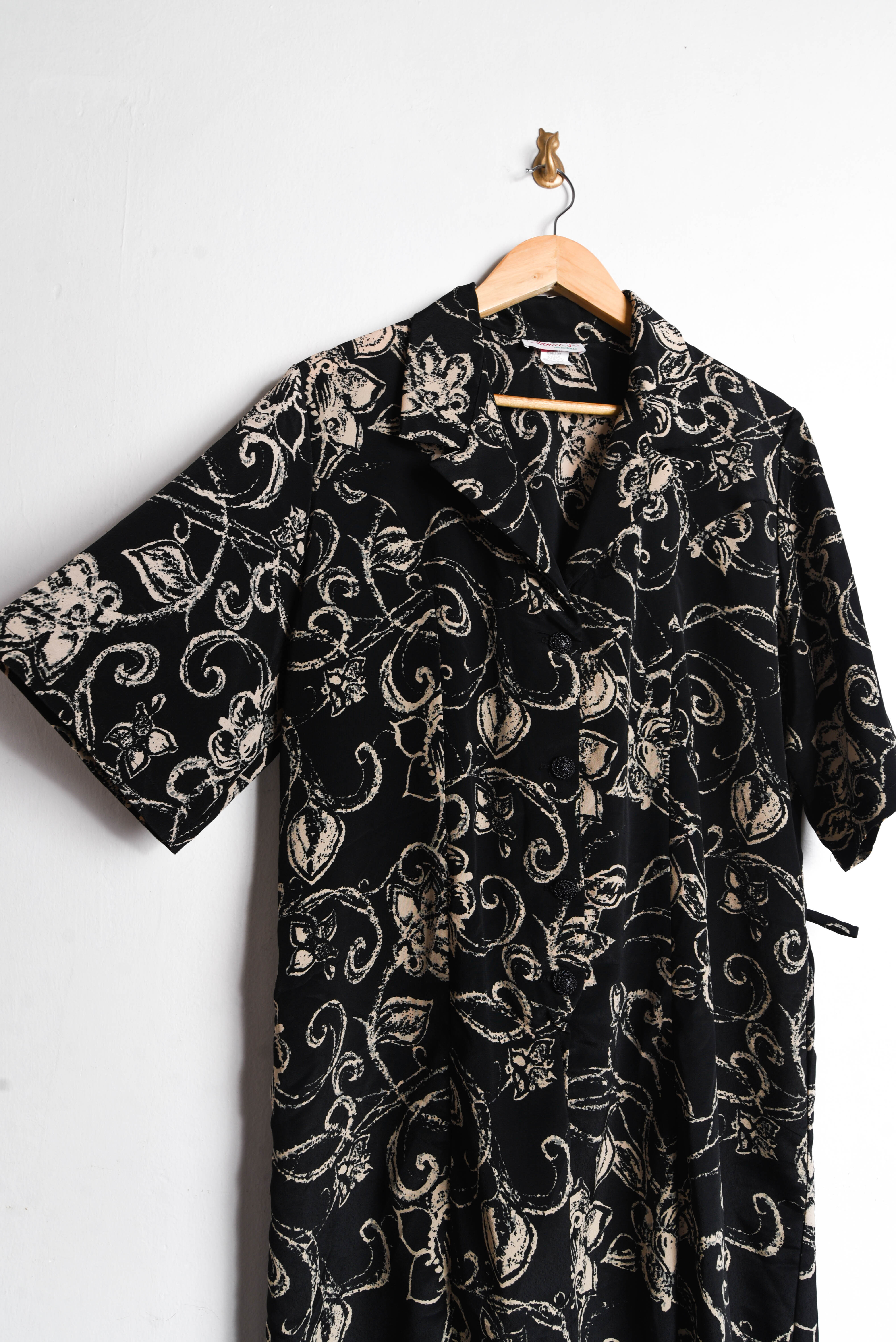 Vestido camisero negro floral