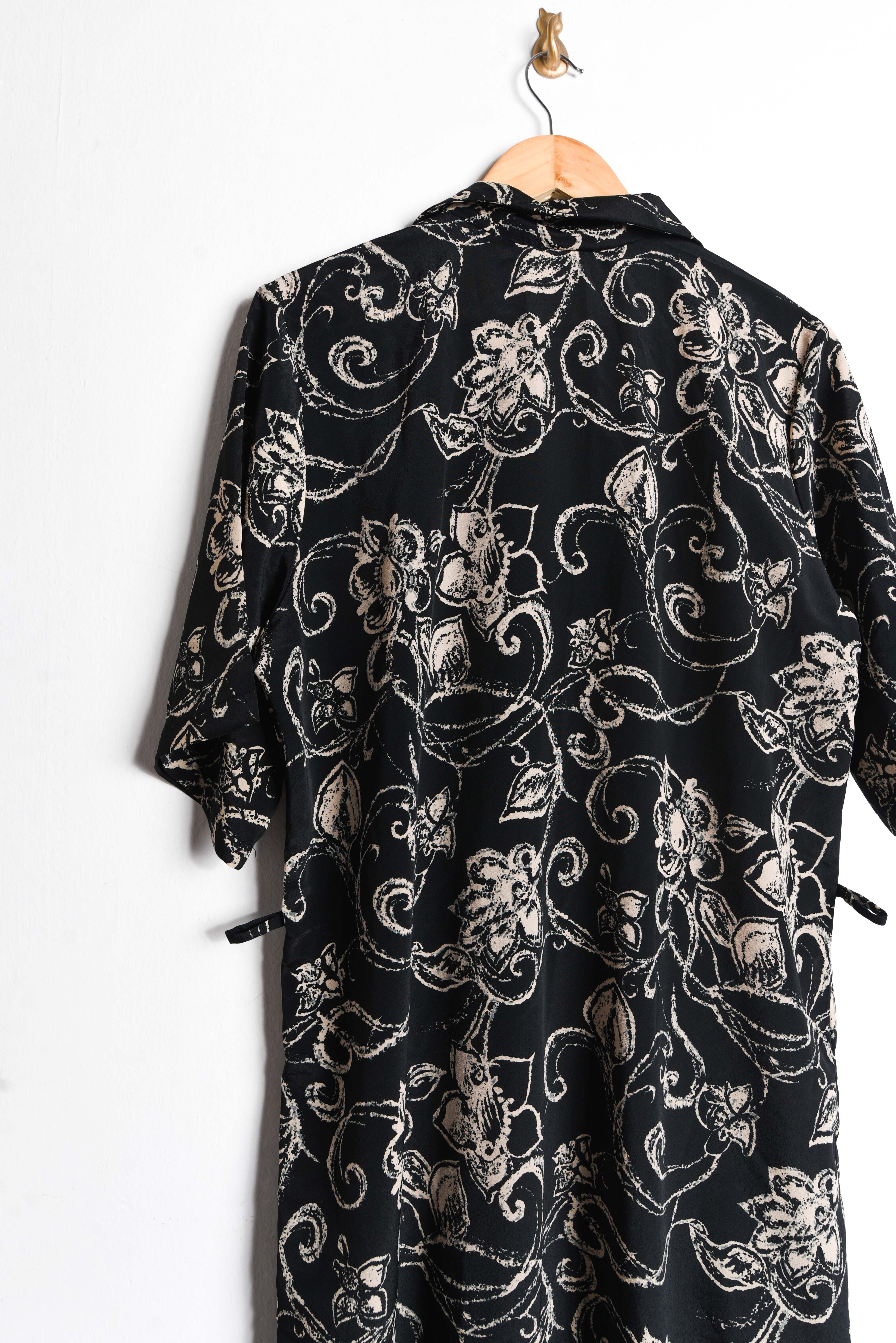 Vestido camisero negro floral