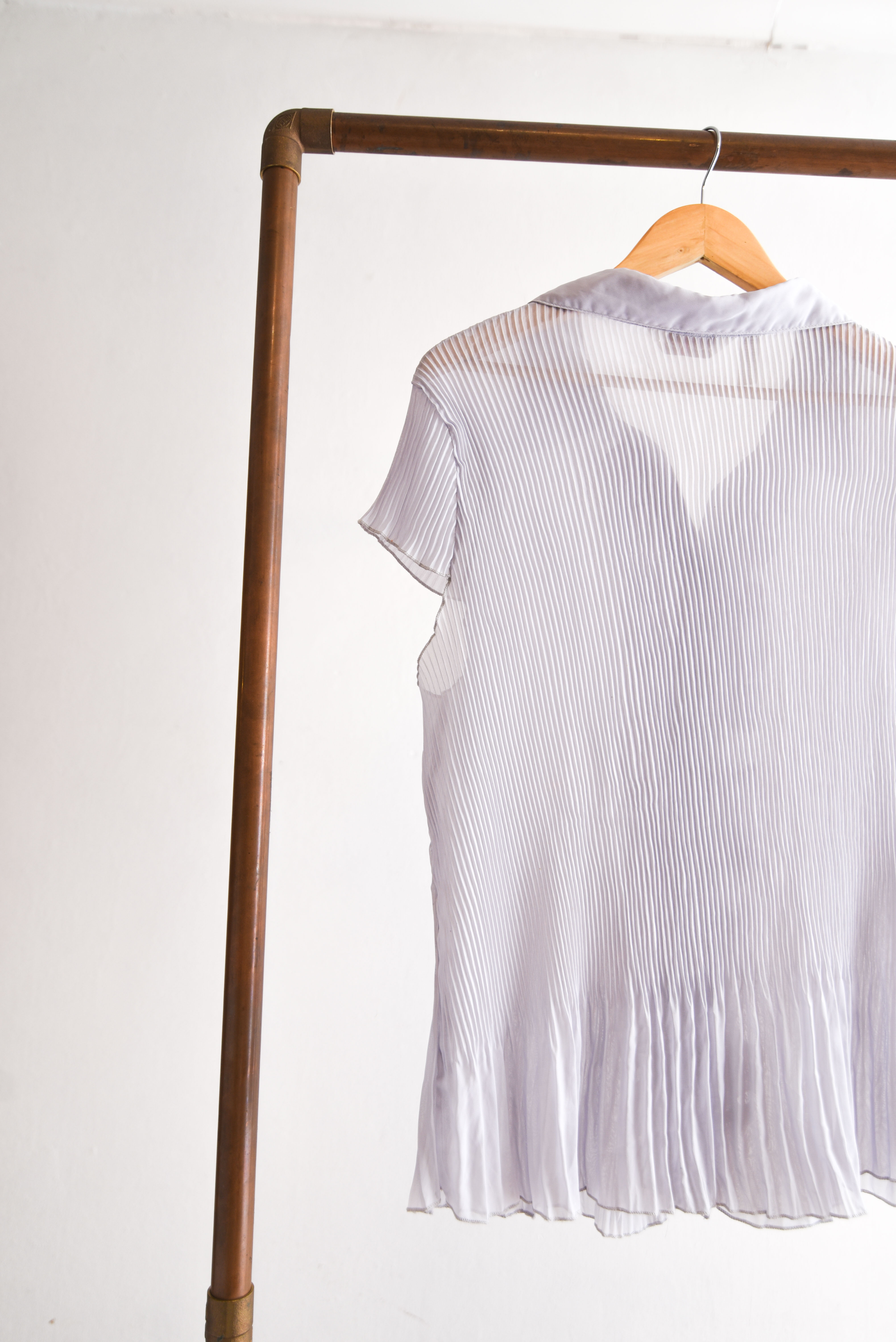 Blusa gris perla plisada