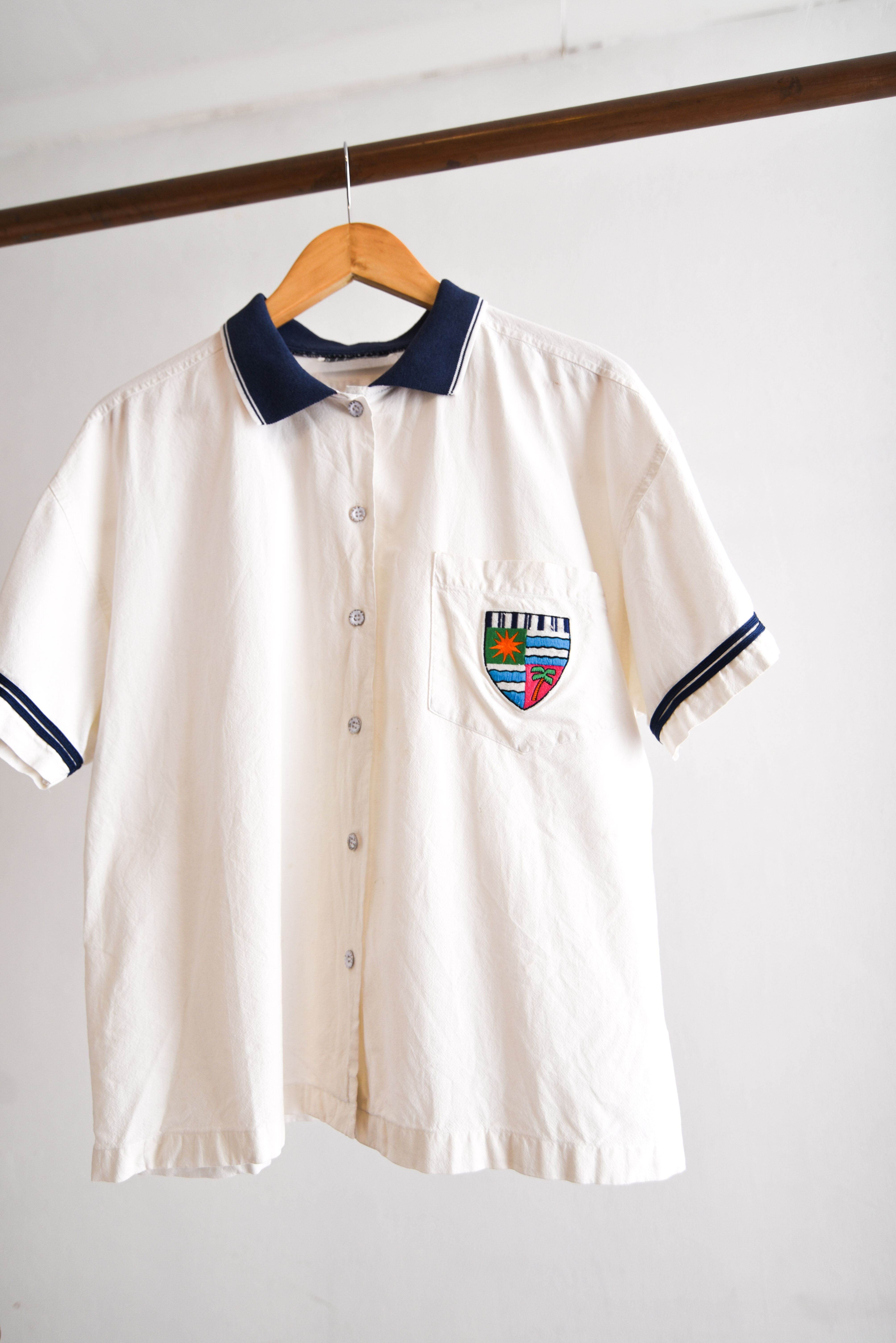 Camisa blanca marinera