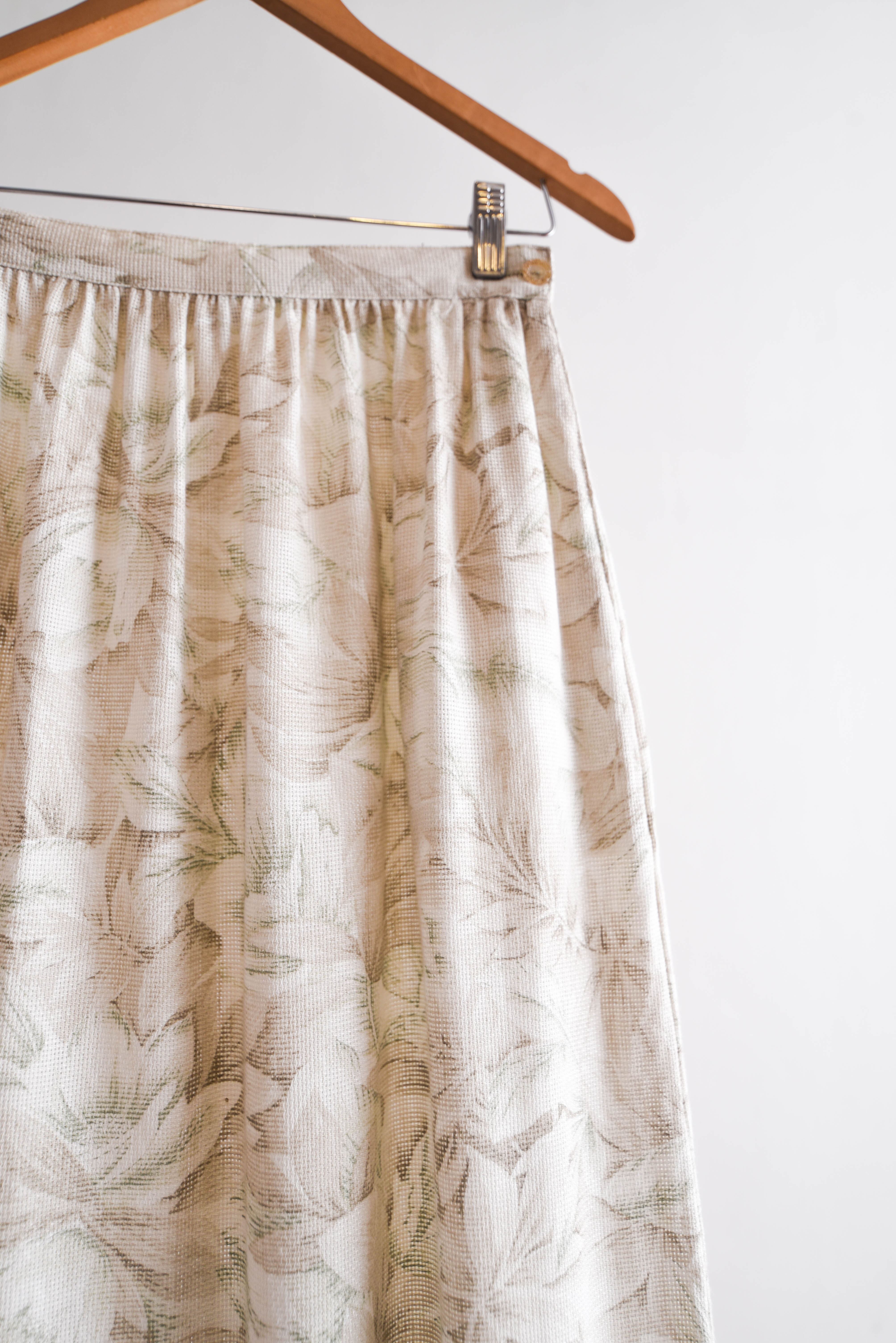 Falda vintage floral crema