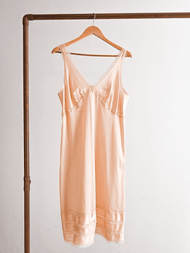 Vestido lencero nude encaje