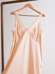 Vestido lencero nude encaje