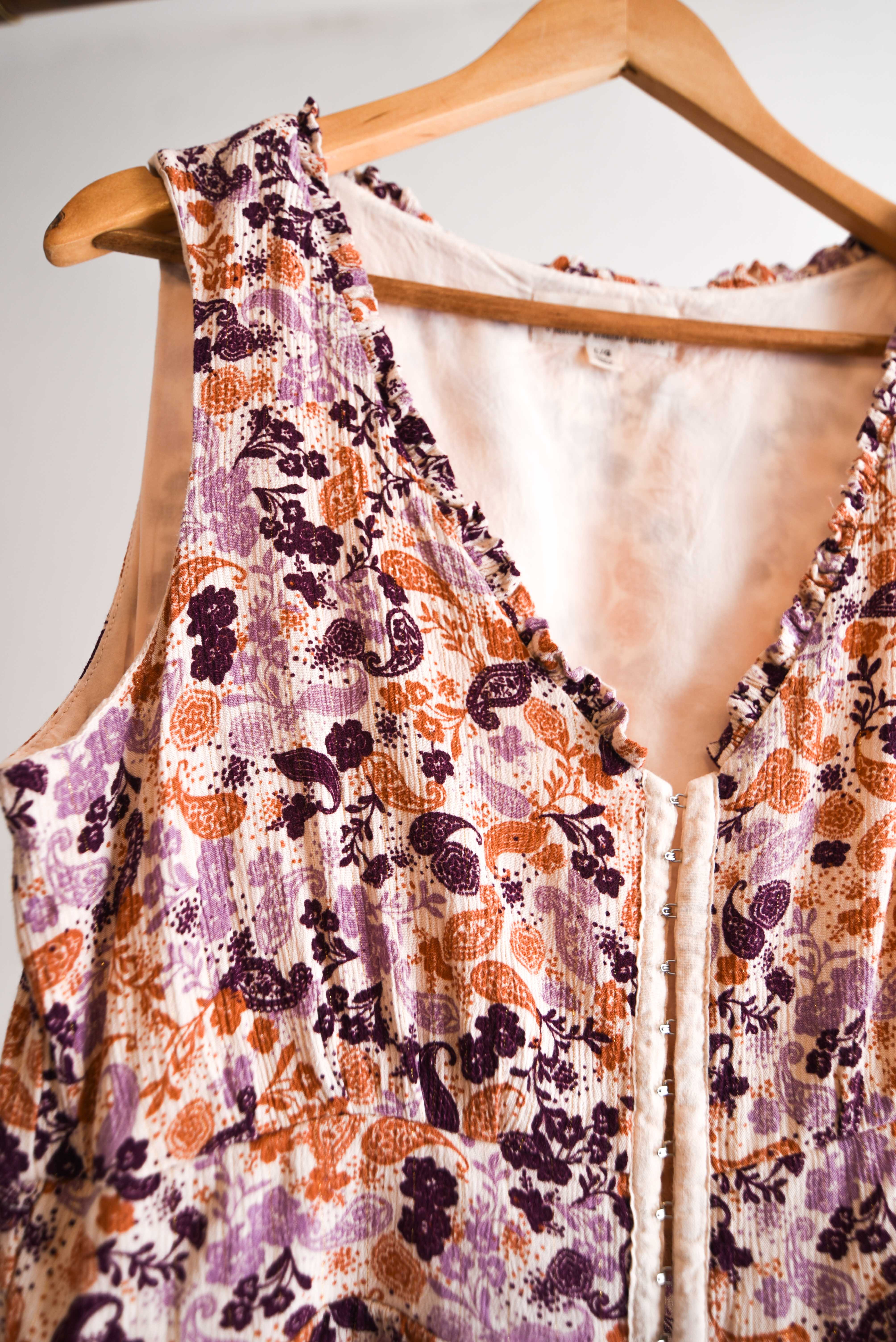 Top marfil y morado paisley