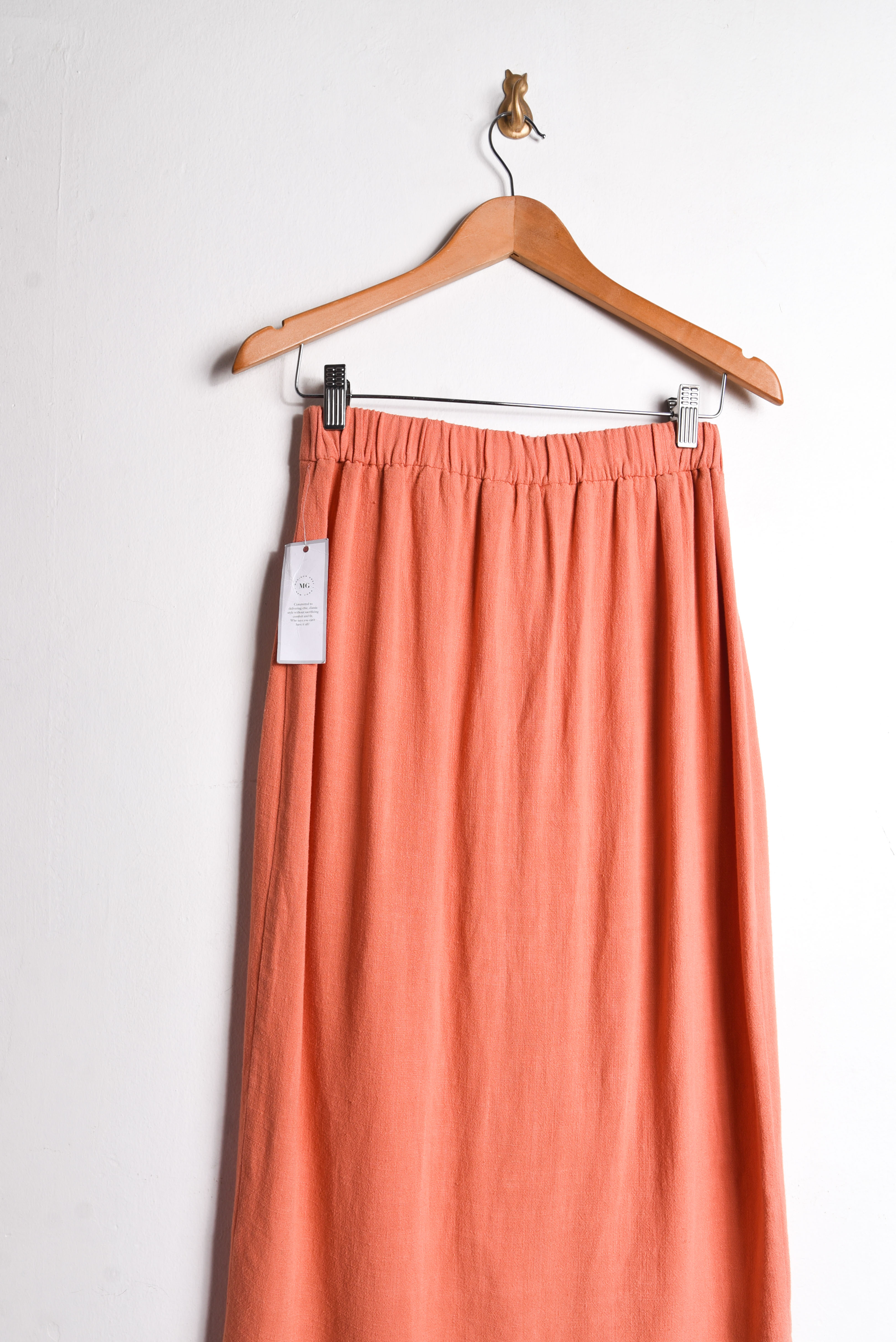 Falda naranja botones