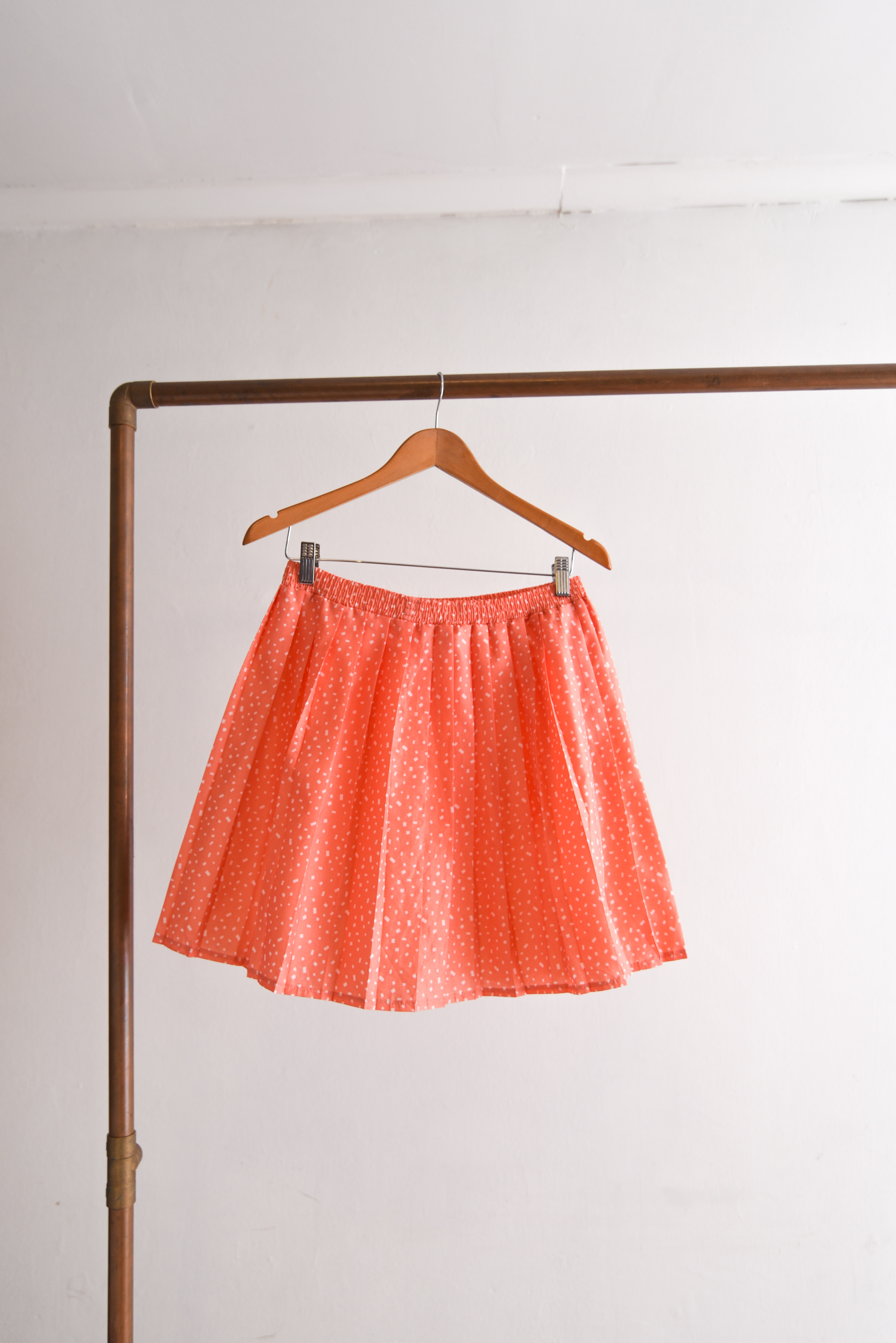 Falda coral Oleg Cassini