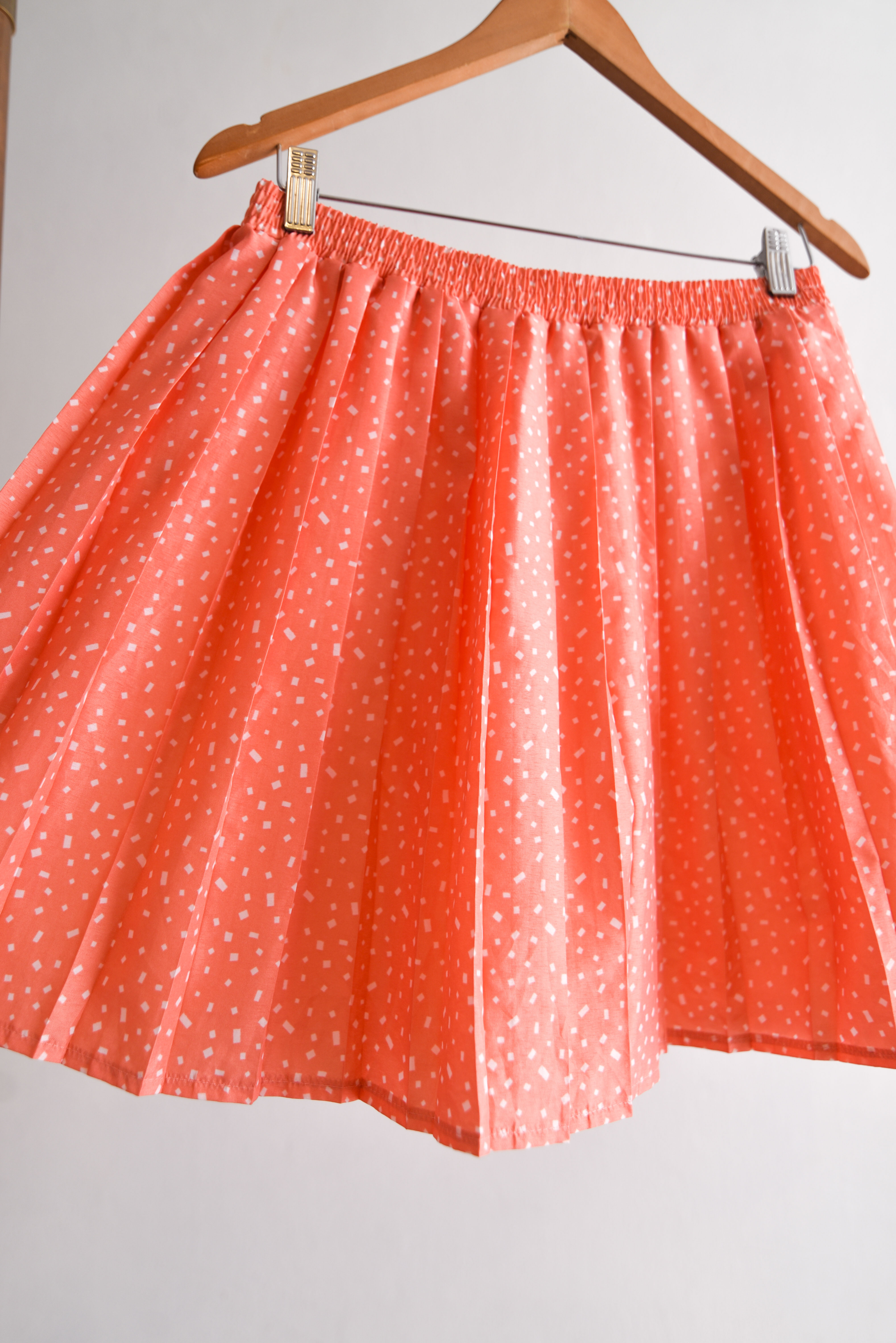 Falda coral Oleg Cassini