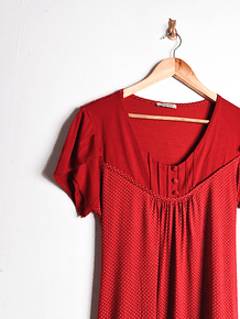 Polera roja dots