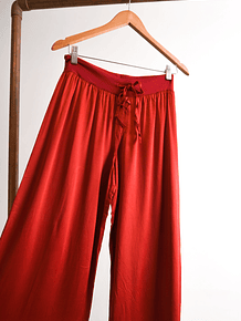 Pantalón rojo satín