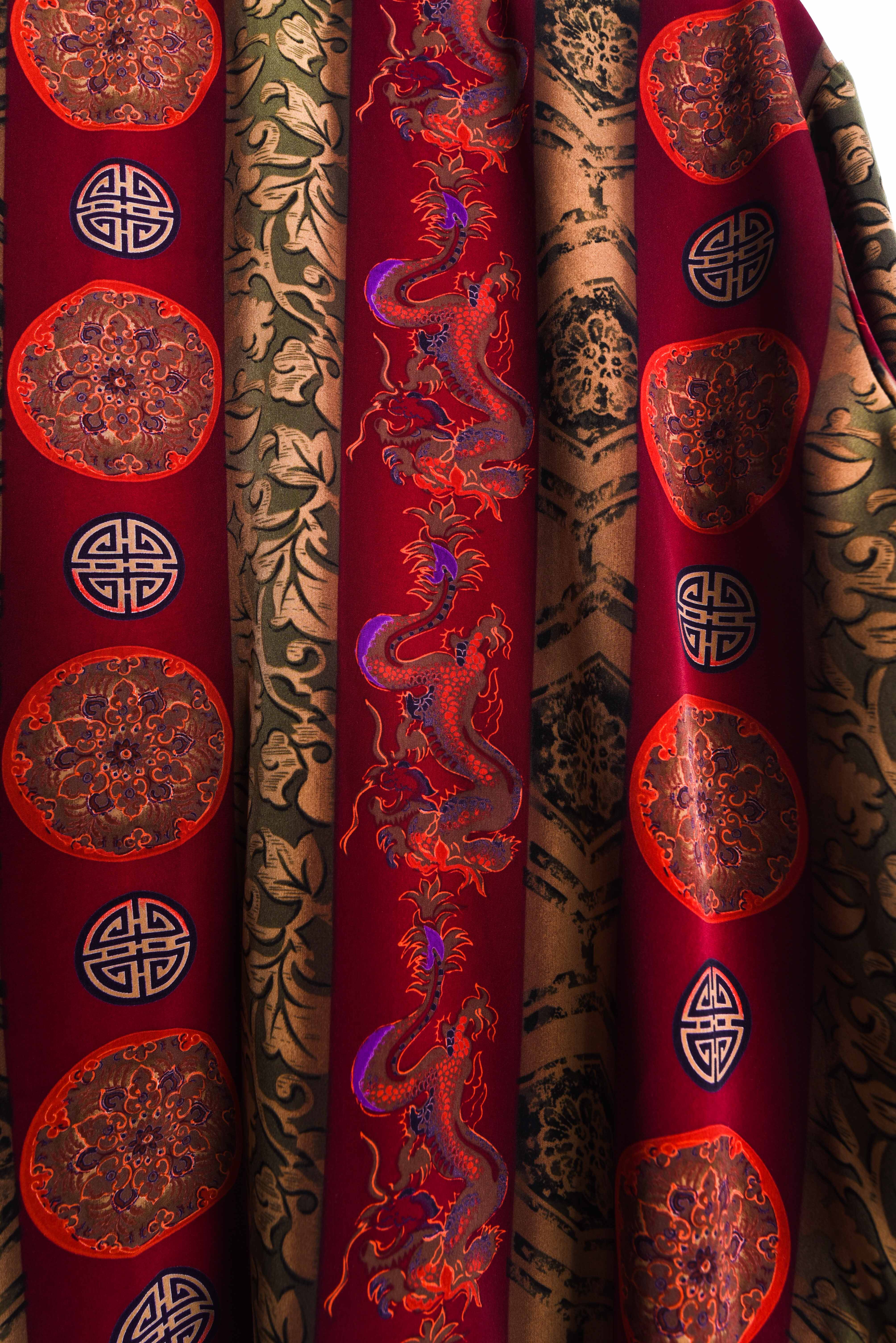 Blusa rojo ladrillo dragones