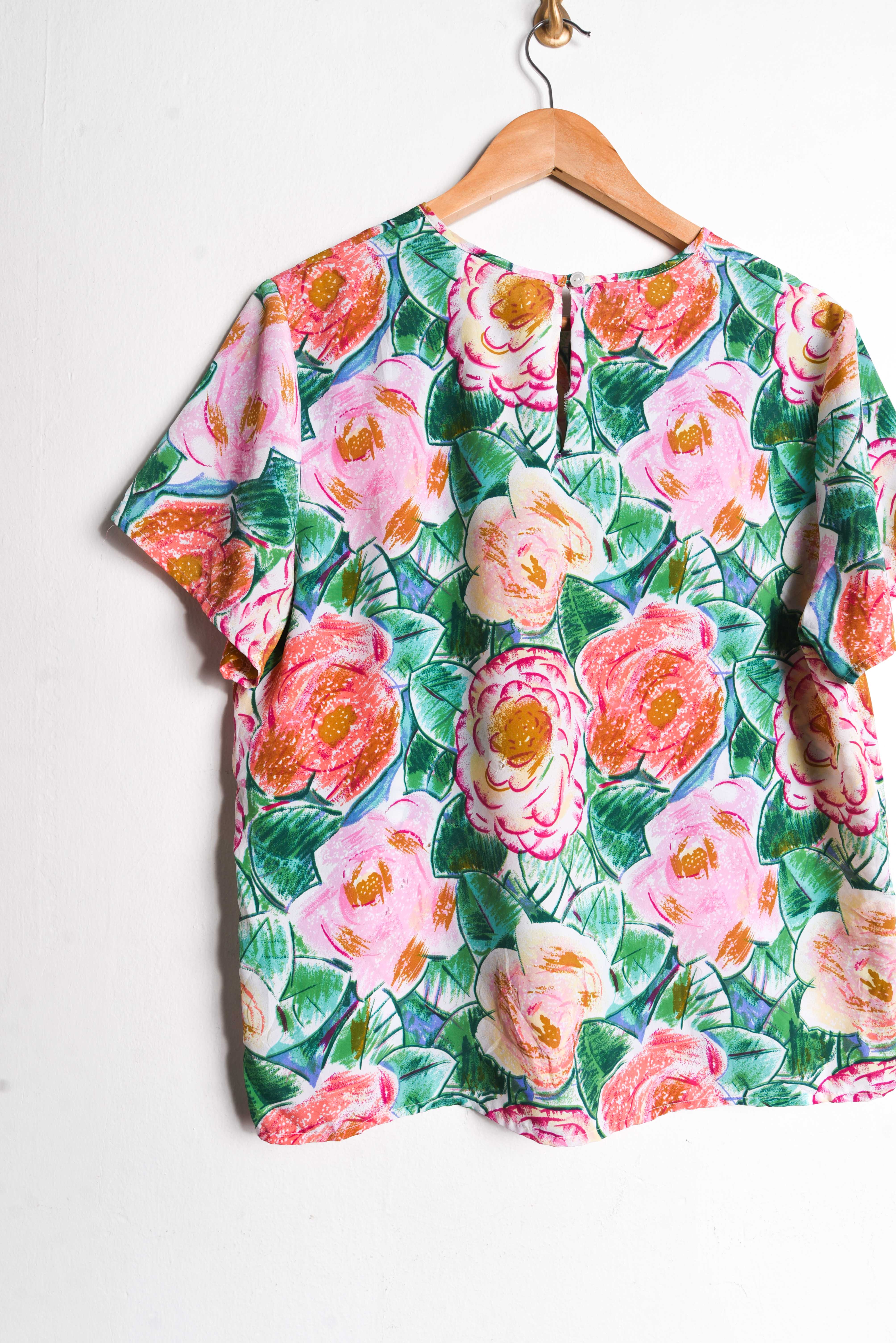 Blusa floral doodles vntg