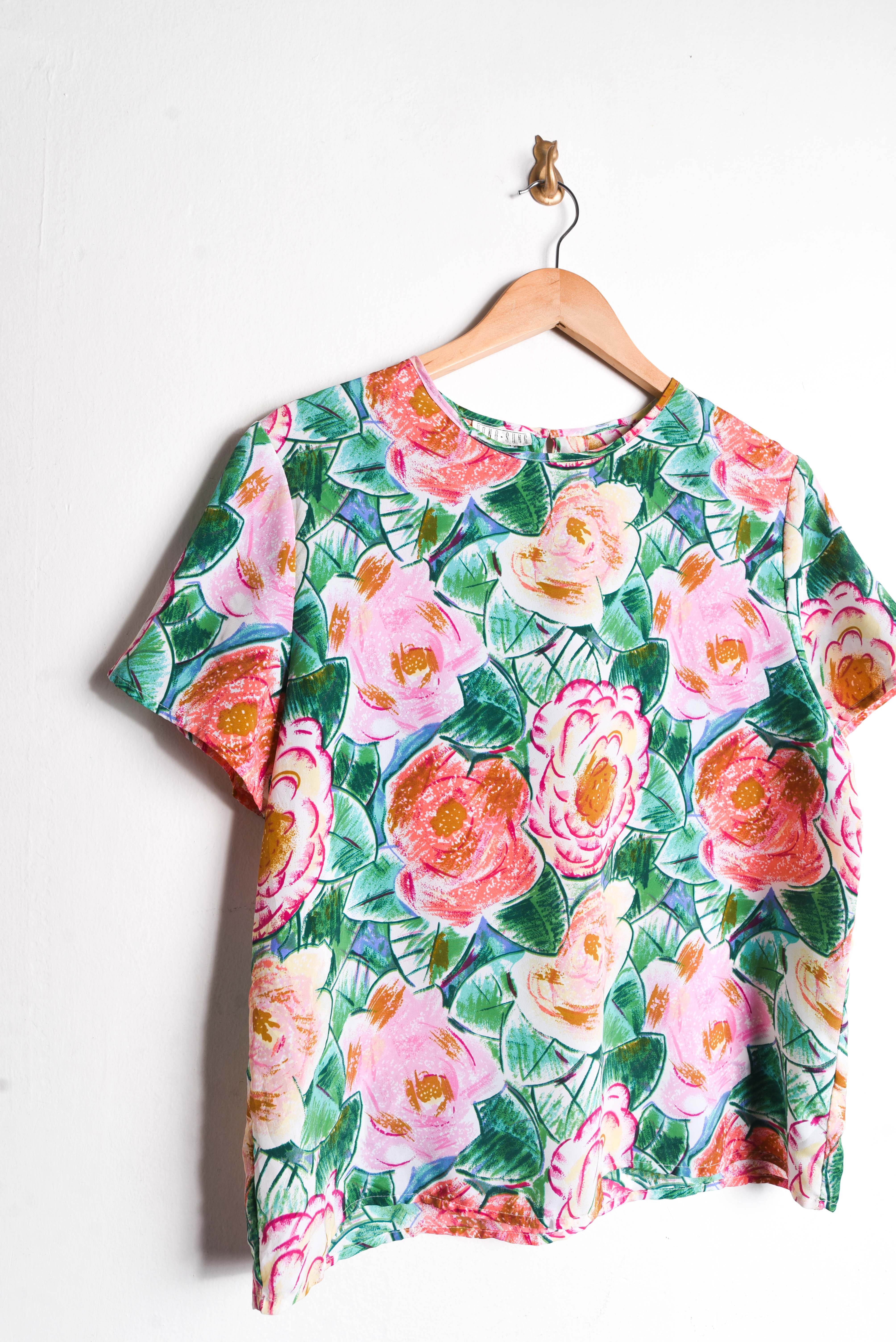 Blusa floral doodles vntg
