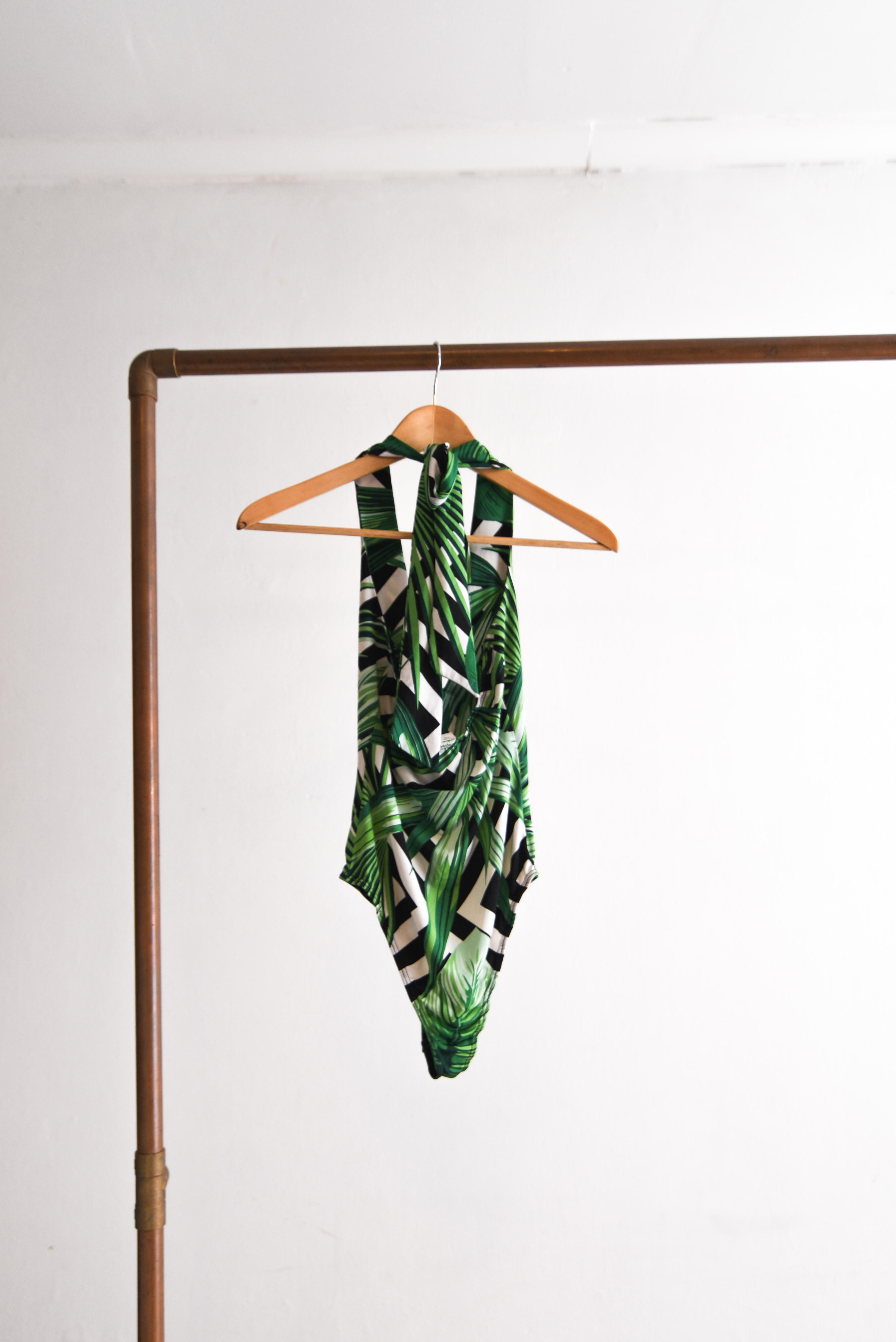 Body b&w tropical print