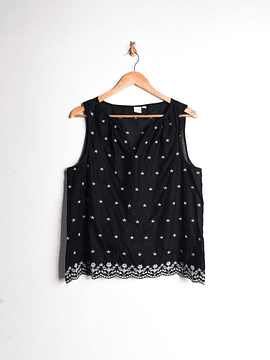 Blusa negra bordada 