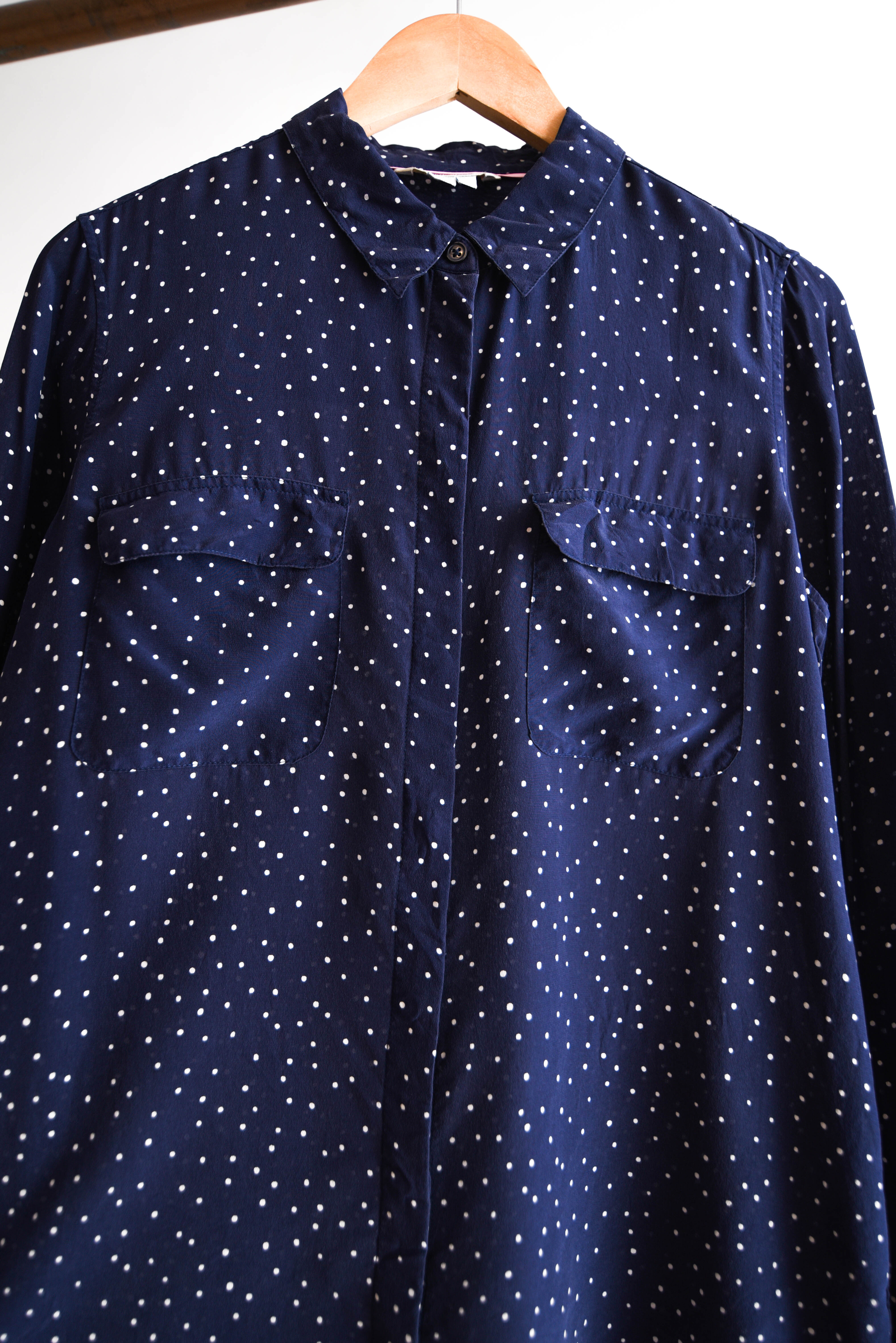 Blusa azul seda lunares