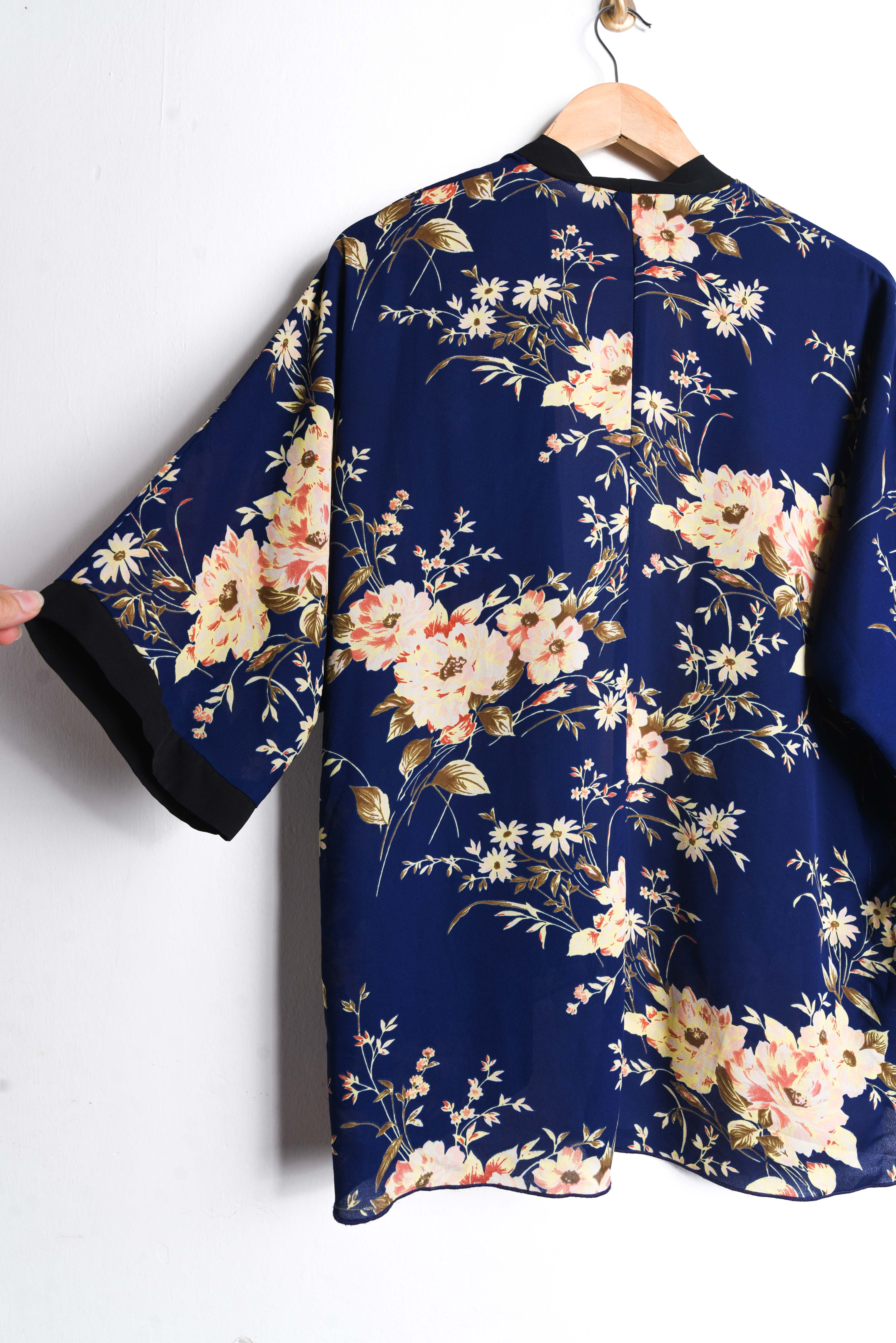 Kimono azul floreado