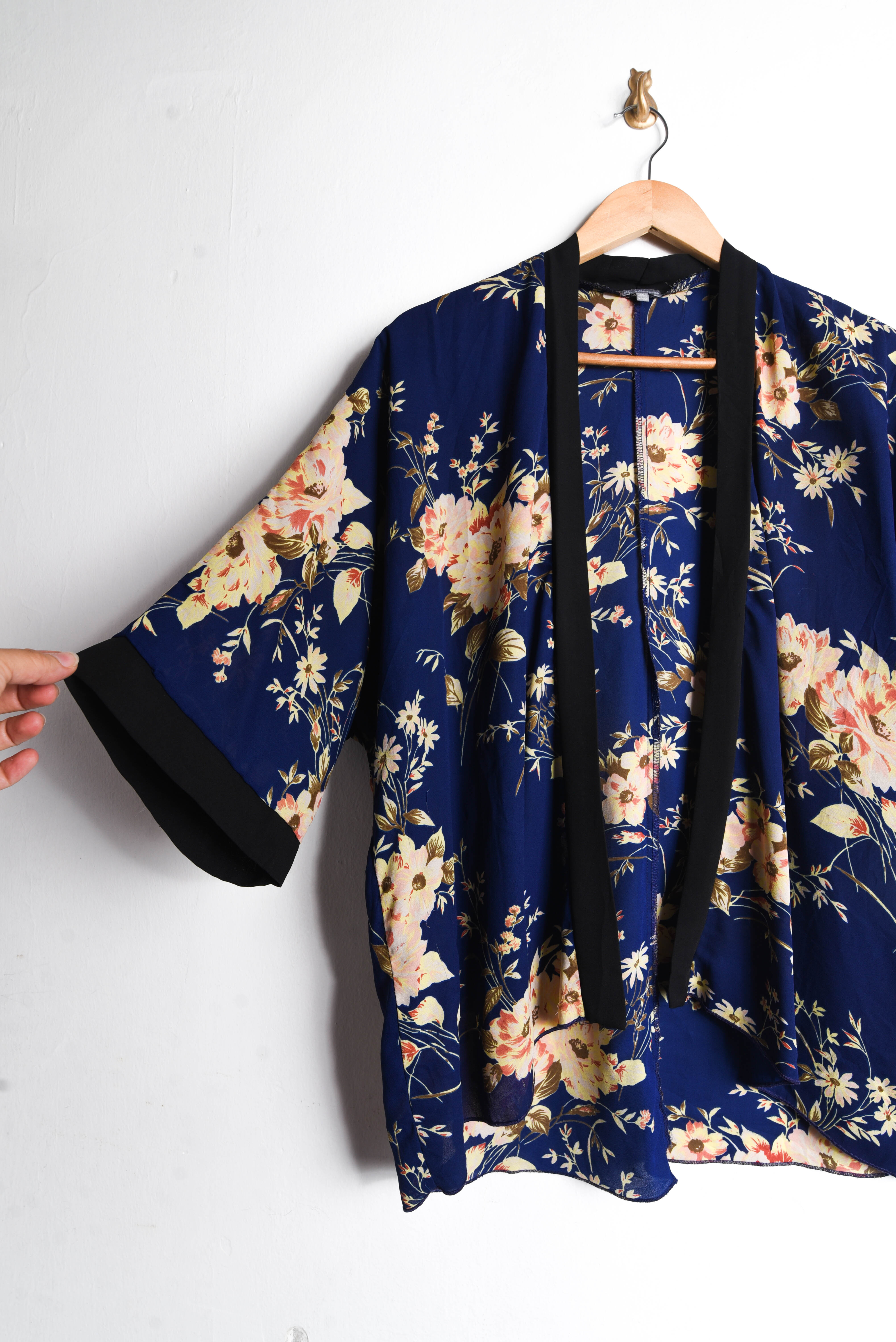 Kimono azul floreado