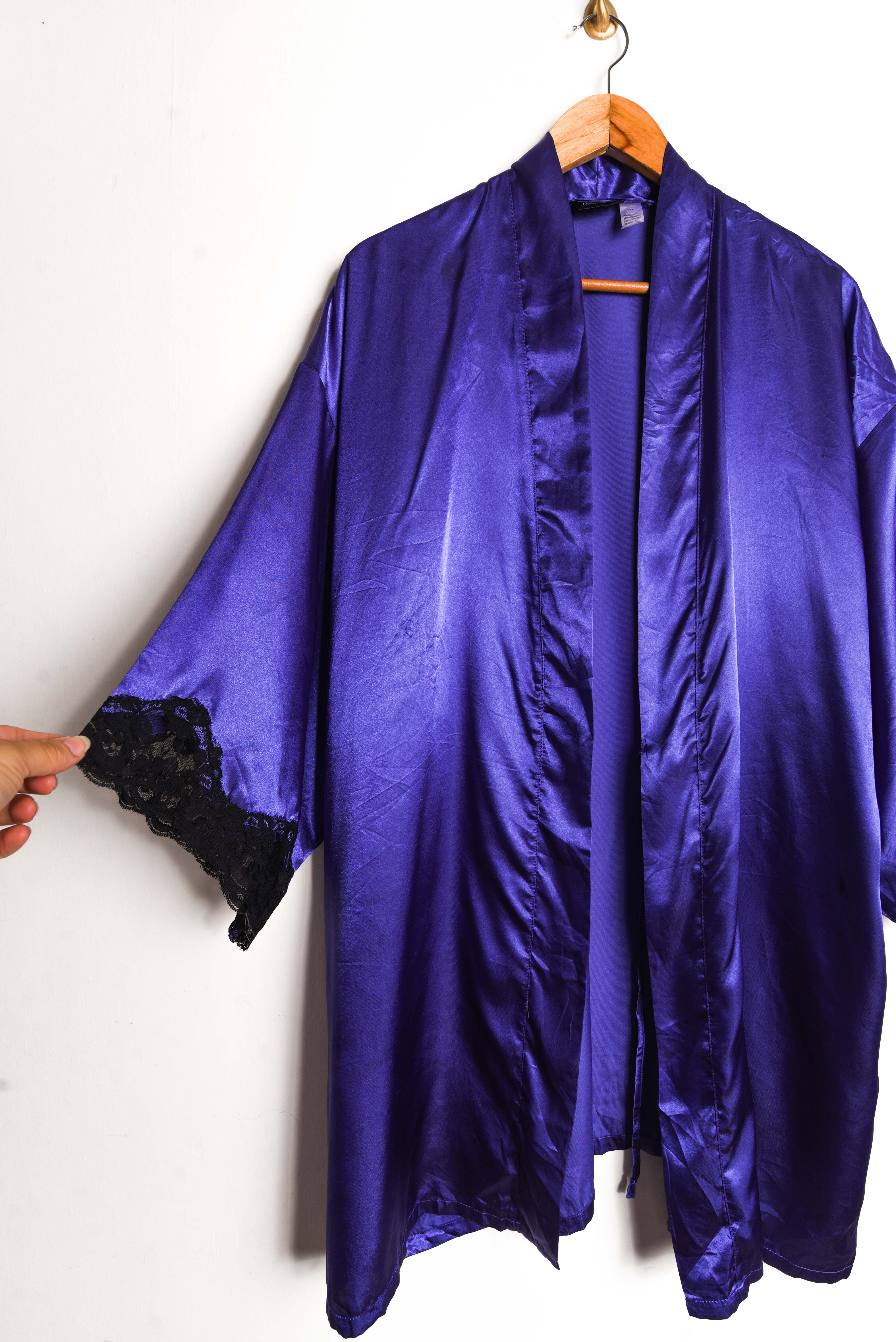 Kimono morado satín