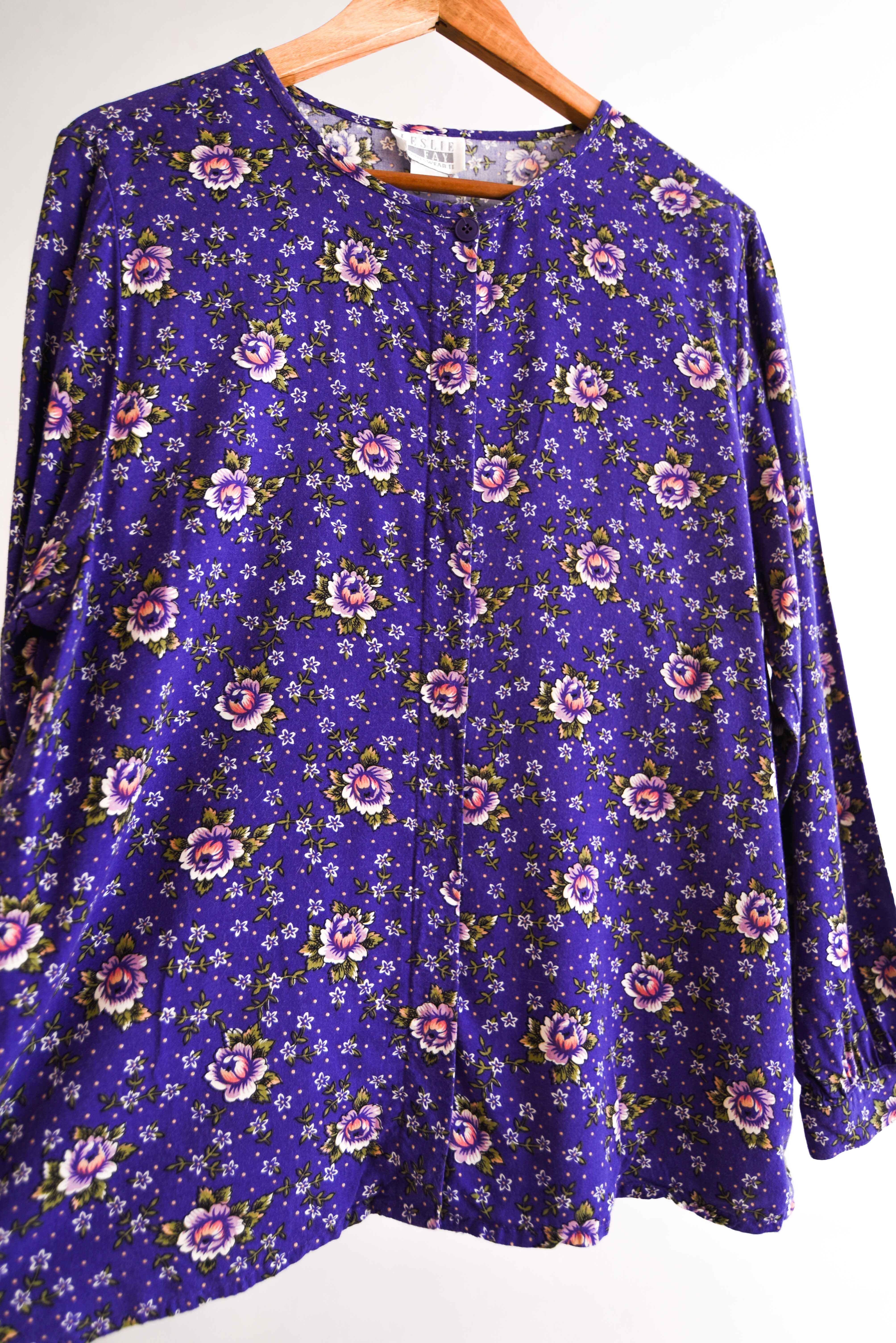 Blusa morada floral vintage