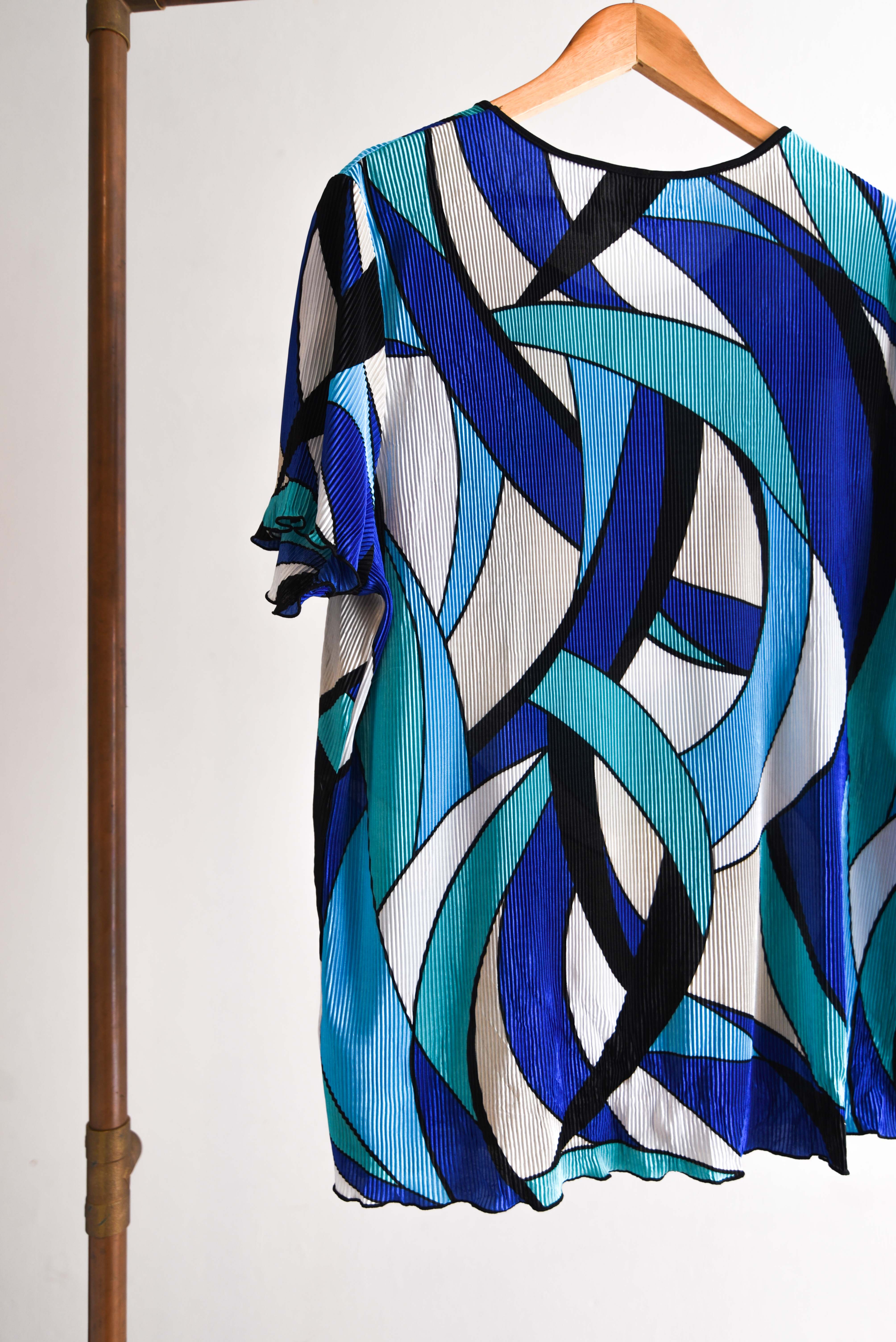 Polera tricolor plisada