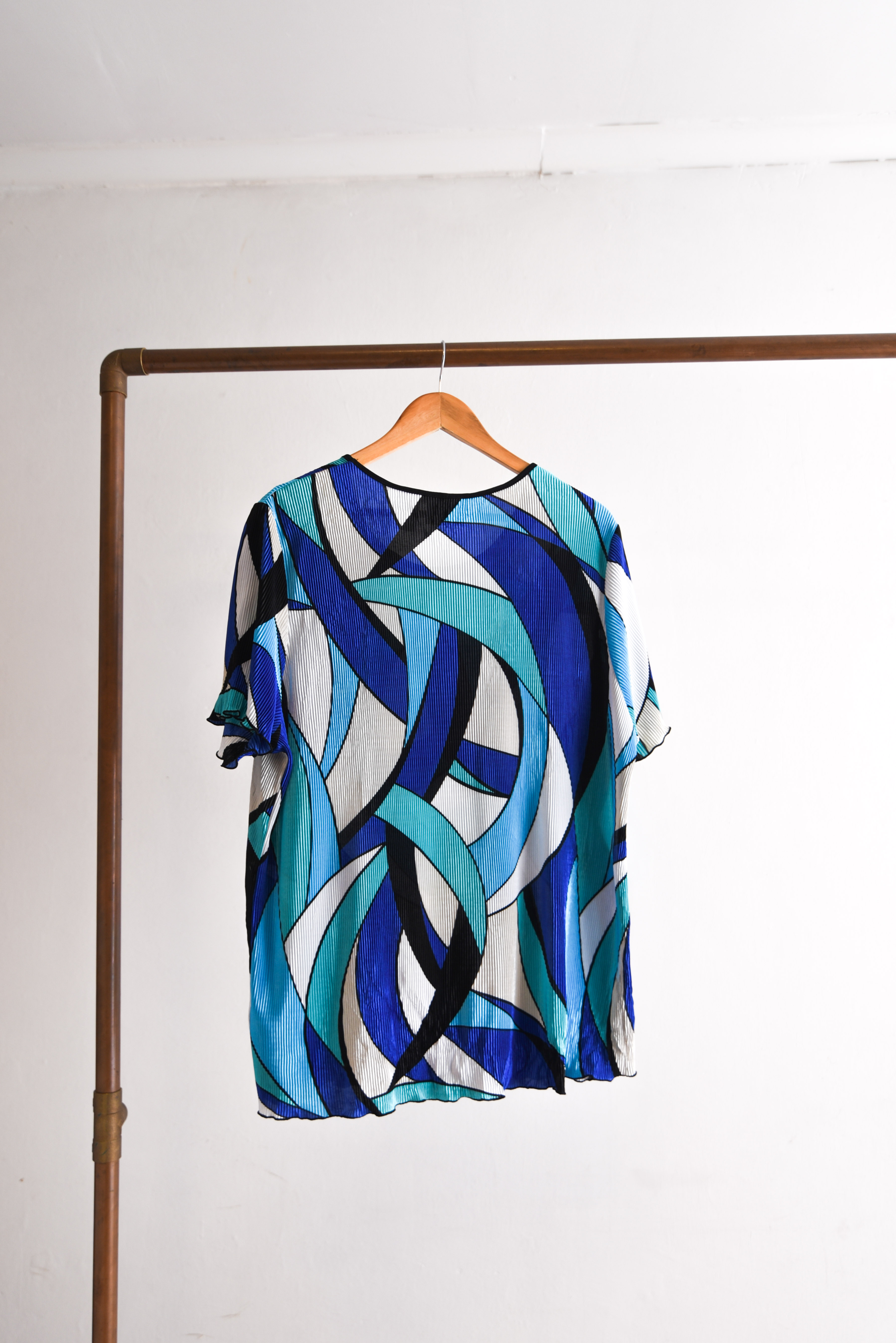 Polera tricolor plisada