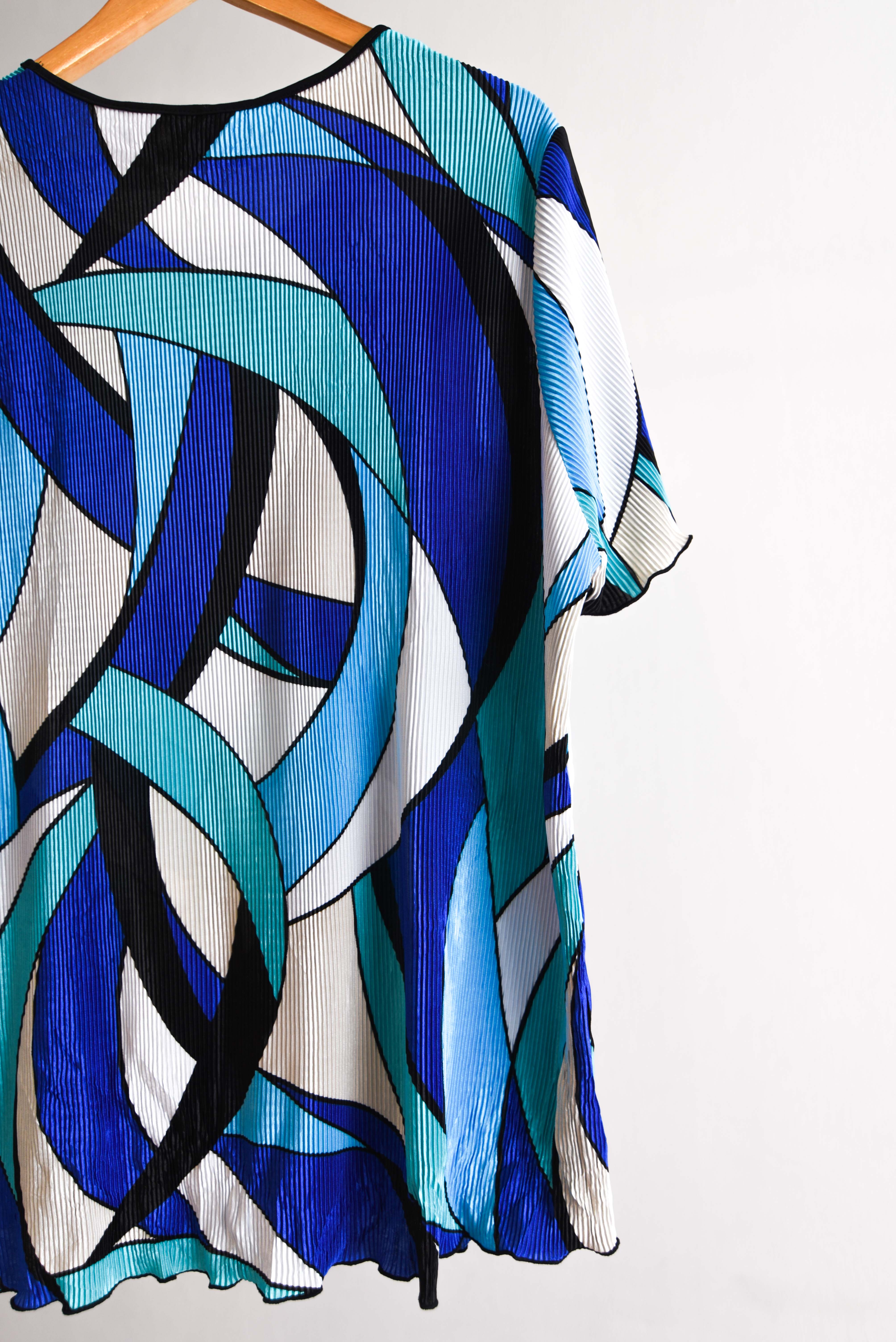 Polera tricolor plisada