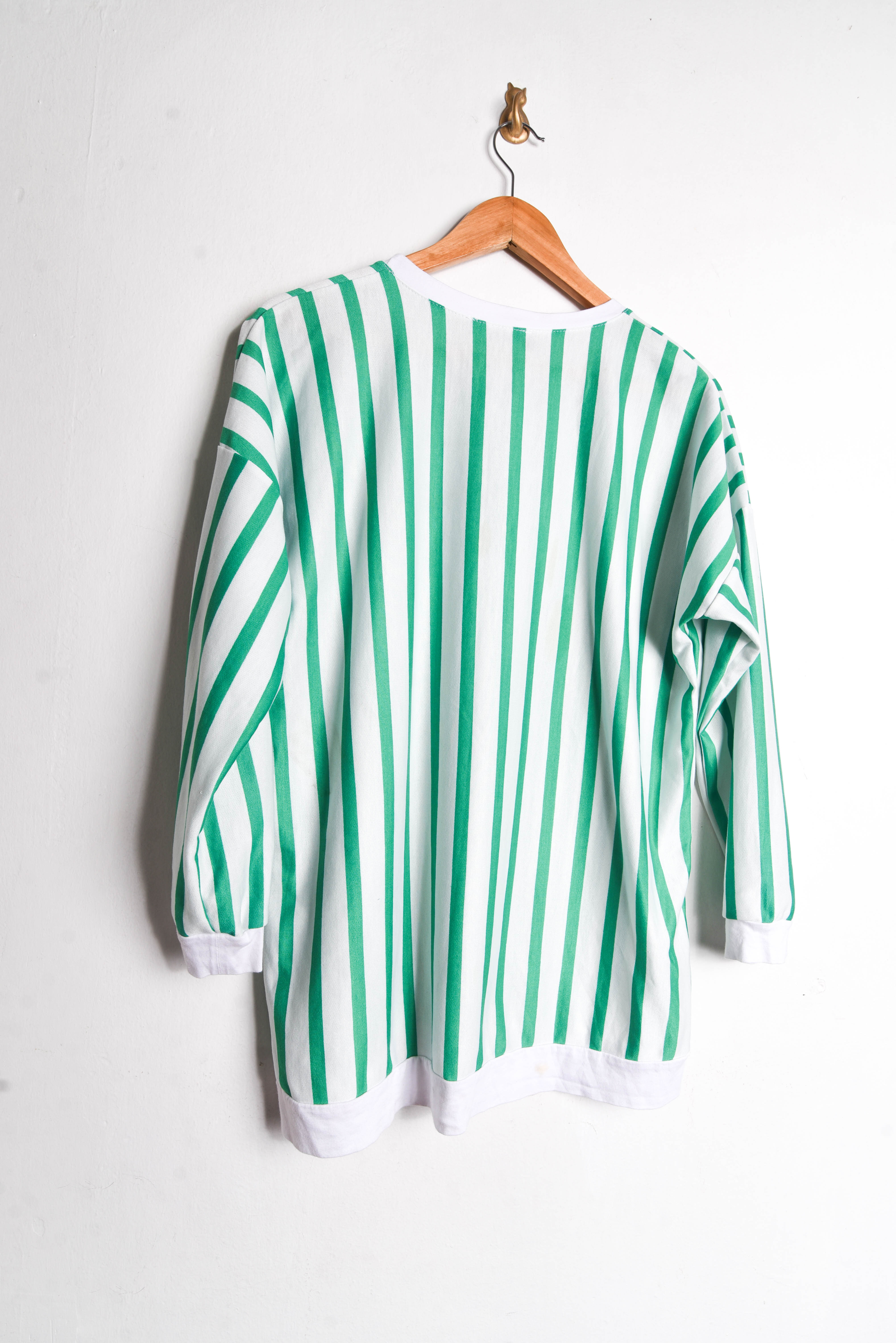 Polerón rayado blanco verde