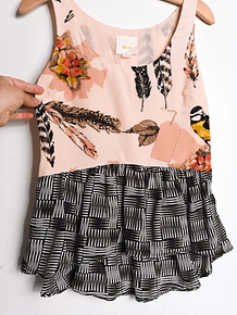 Blusa seda print plumas Anthropologie
