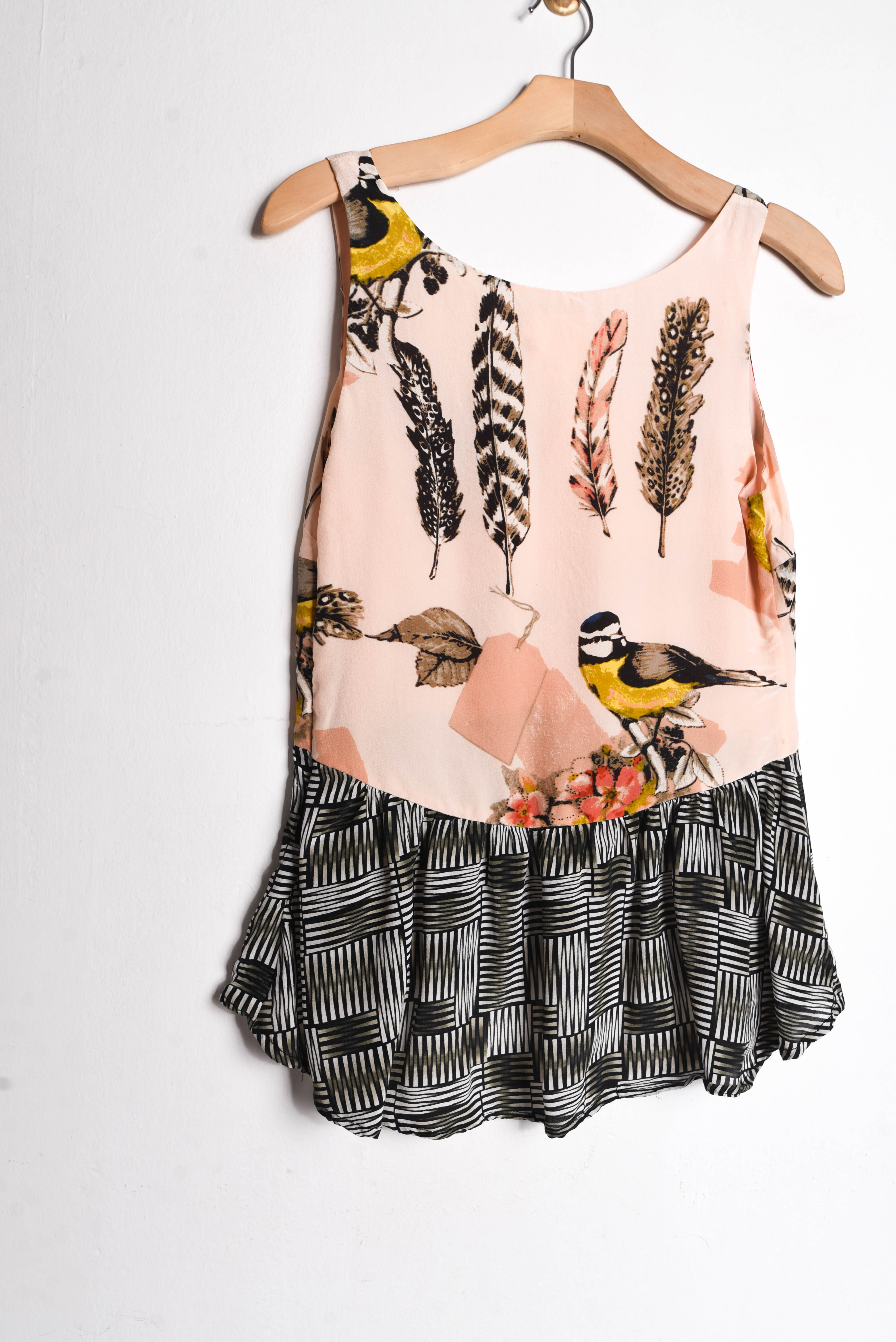 Blusa seda print plumas Anthropologie