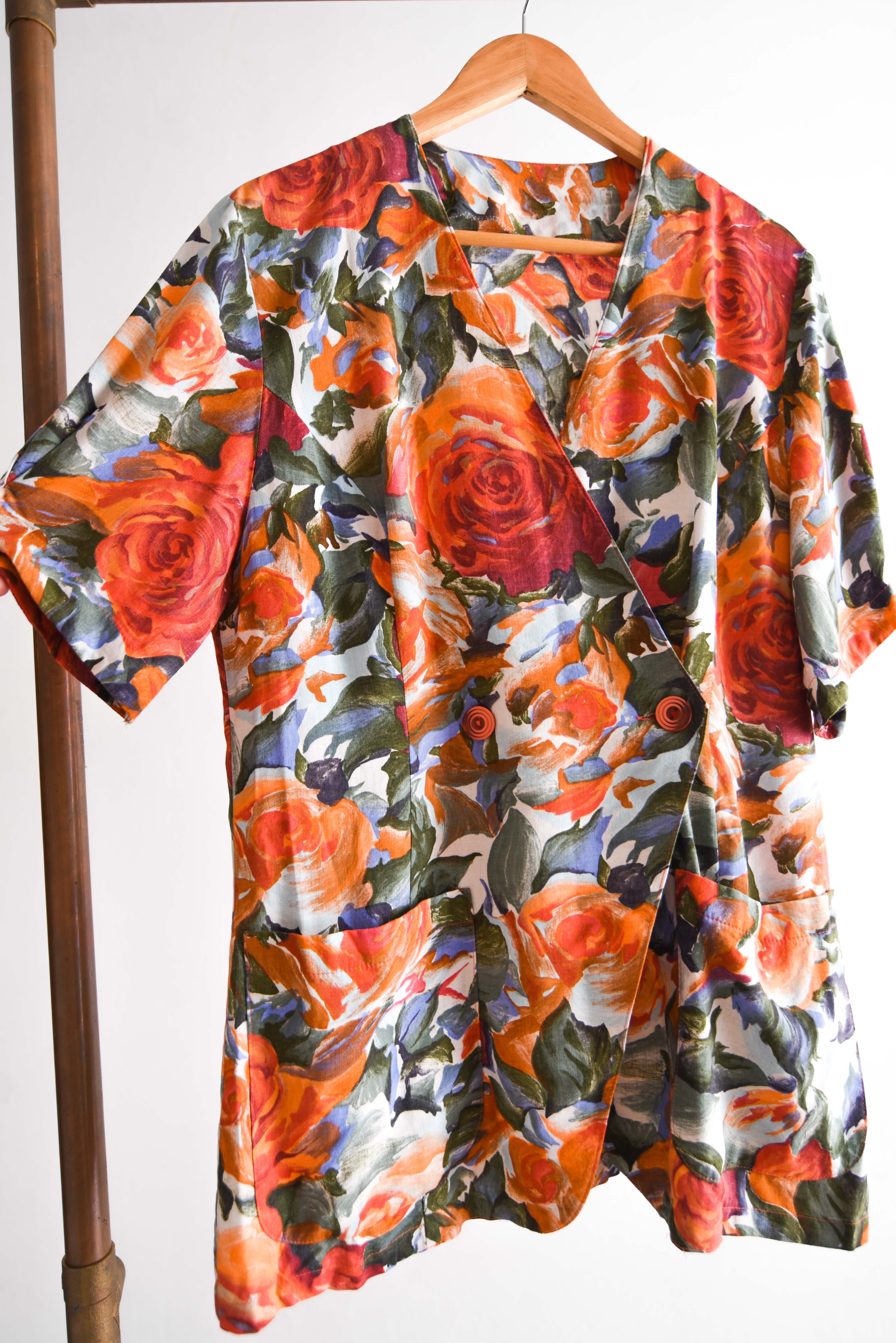 Blusón vintage floral cruzado