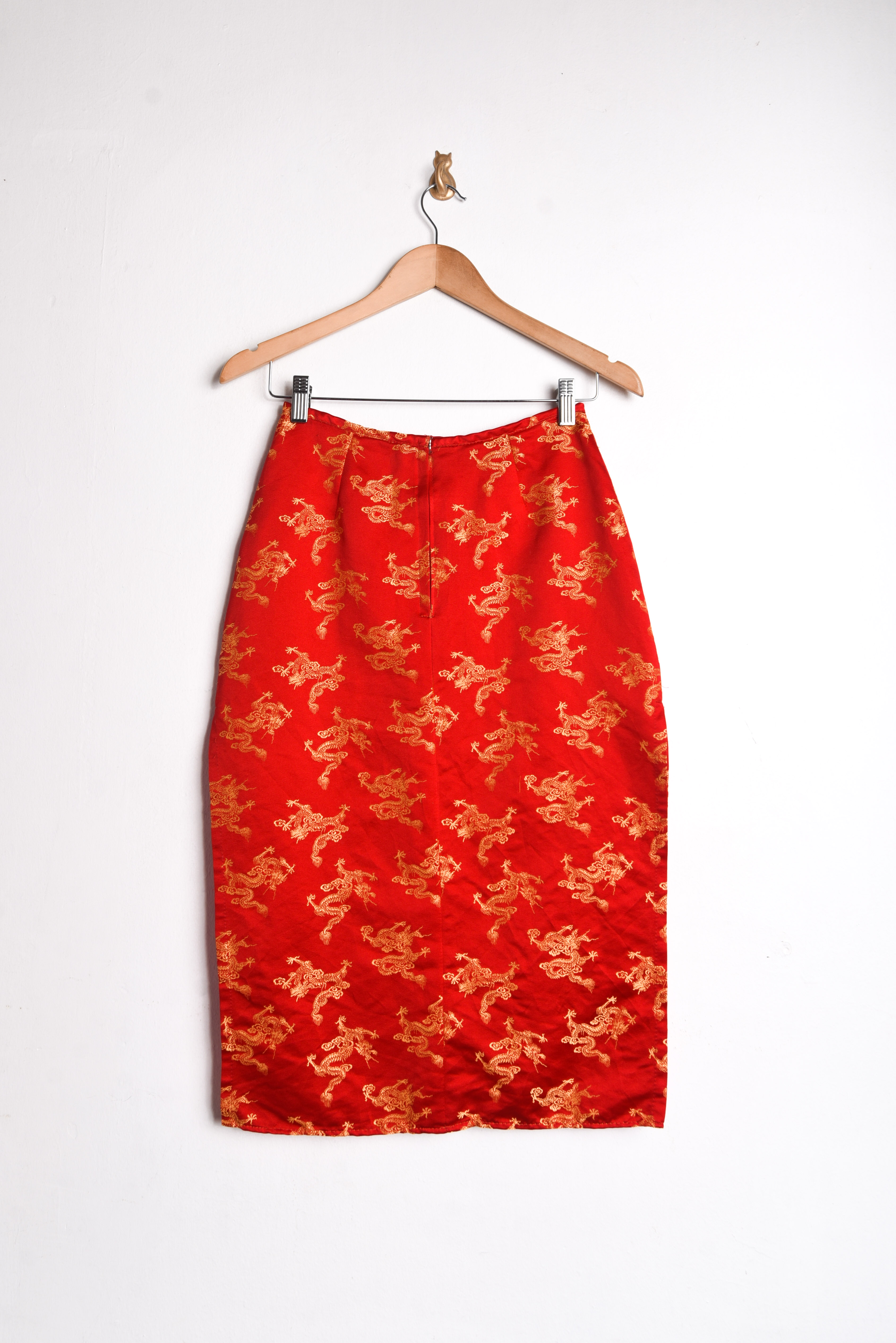 Falda roja oriental dragones