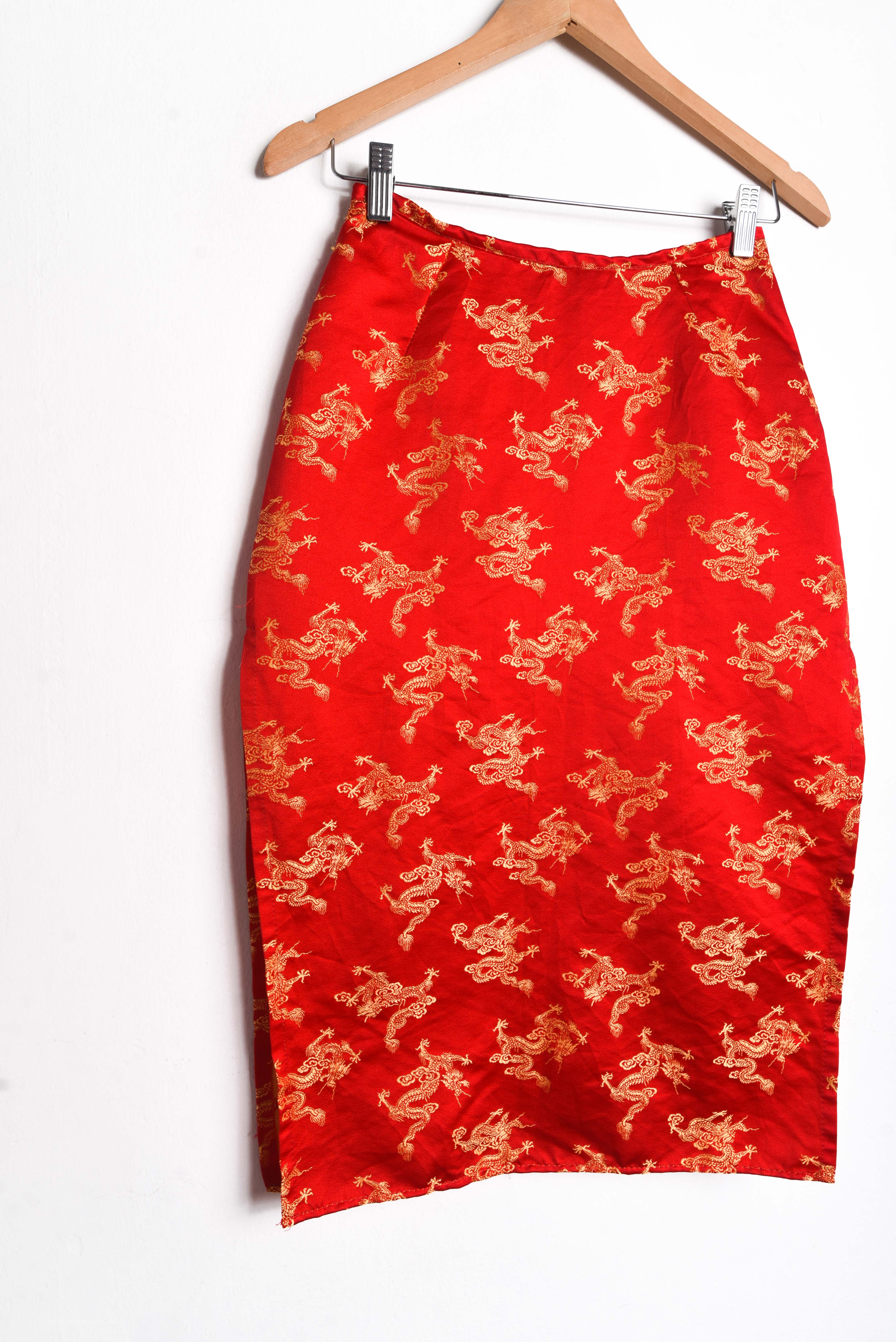 Falda roja oriental dragones