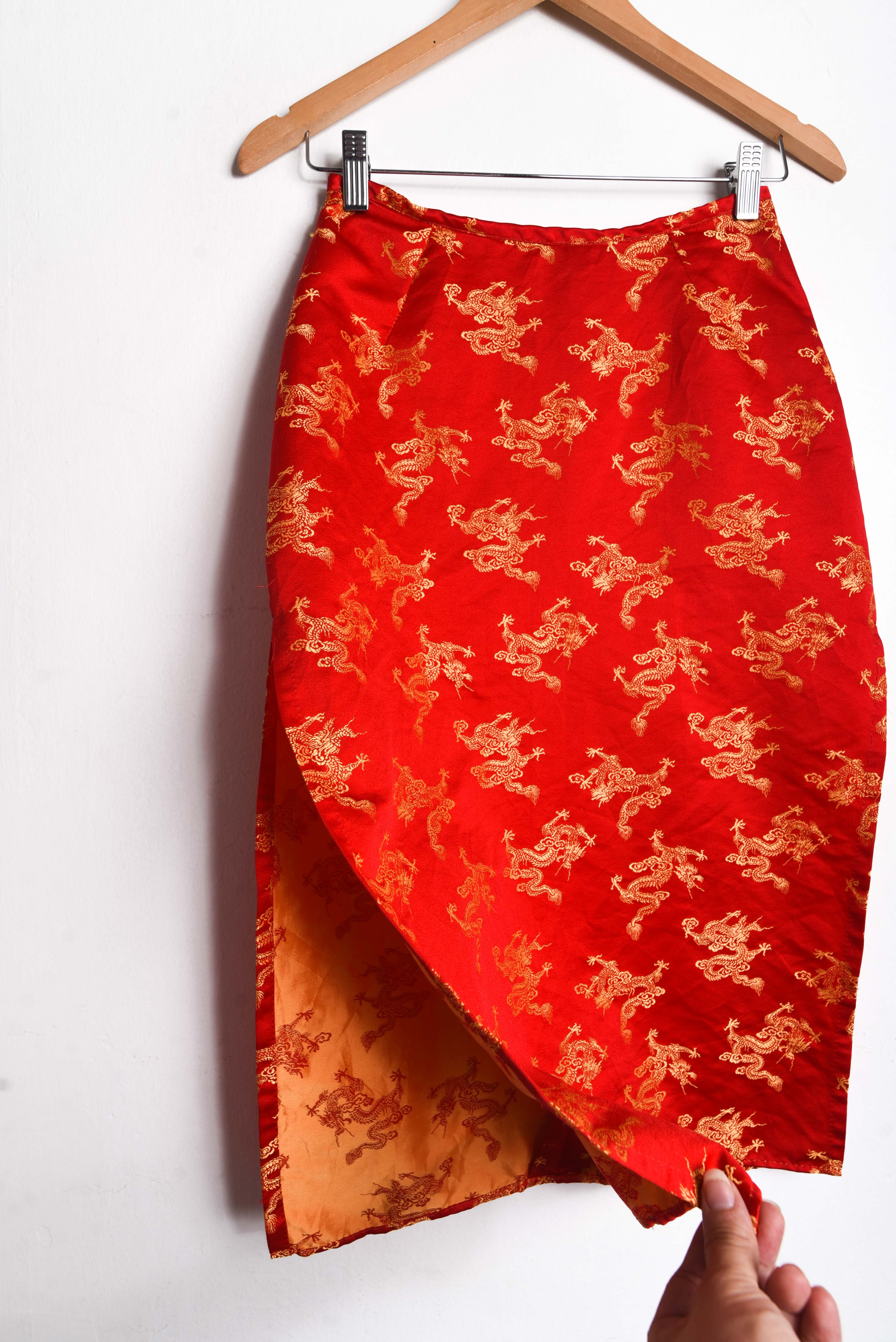 Falda roja oriental dragones