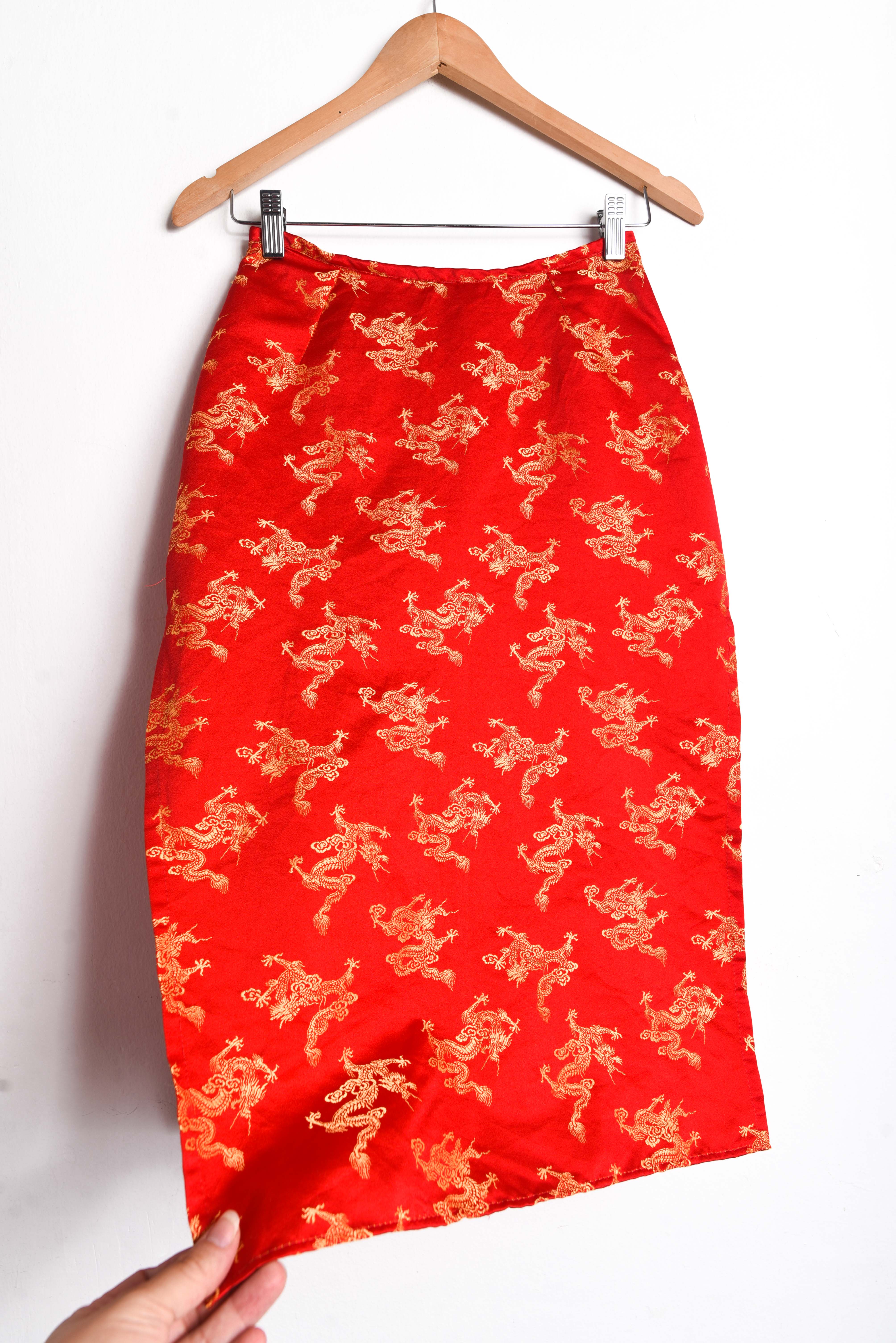 Falda roja oriental dragones