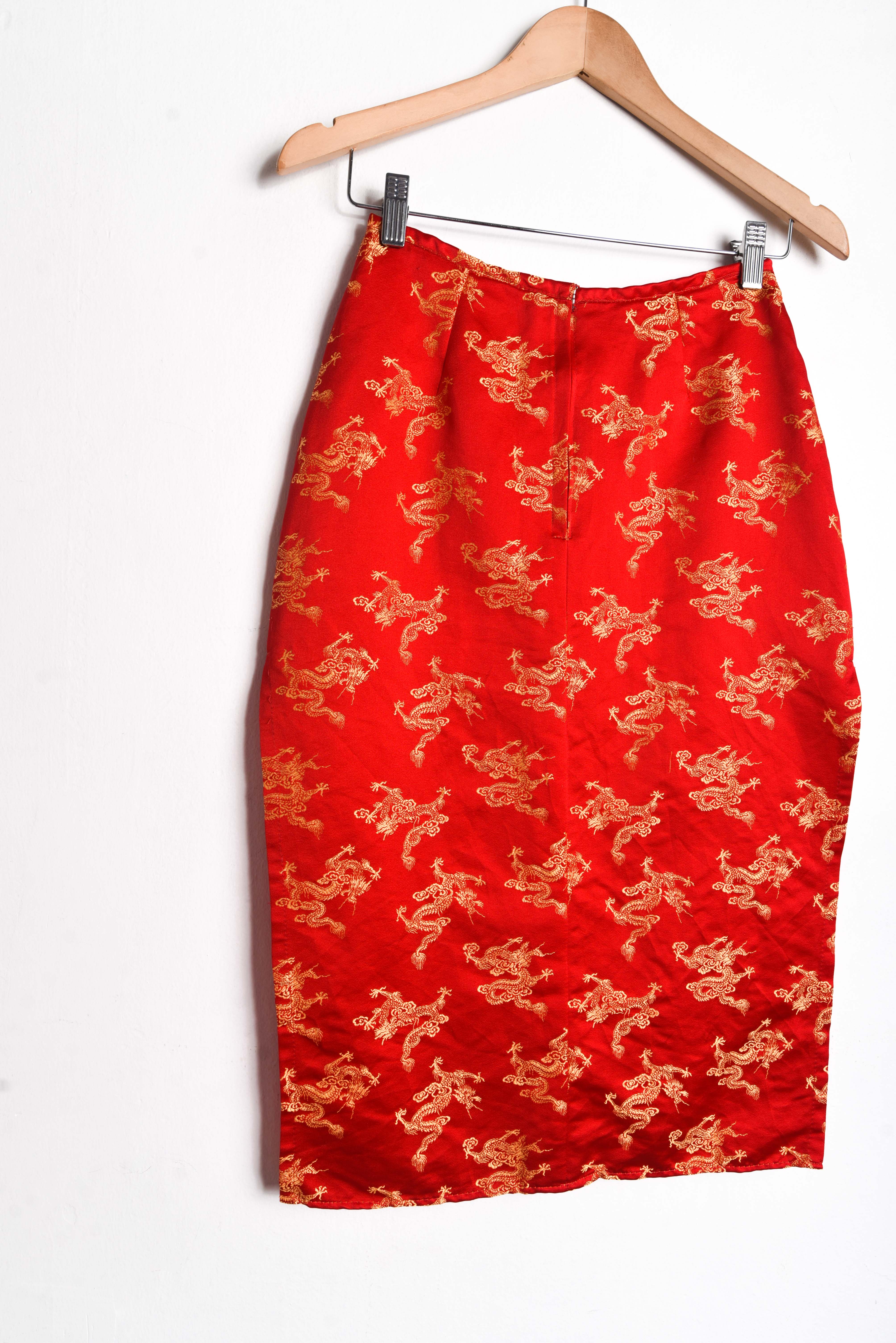 Falda roja oriental dragones