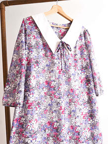 Vestido floral cuello chelsea