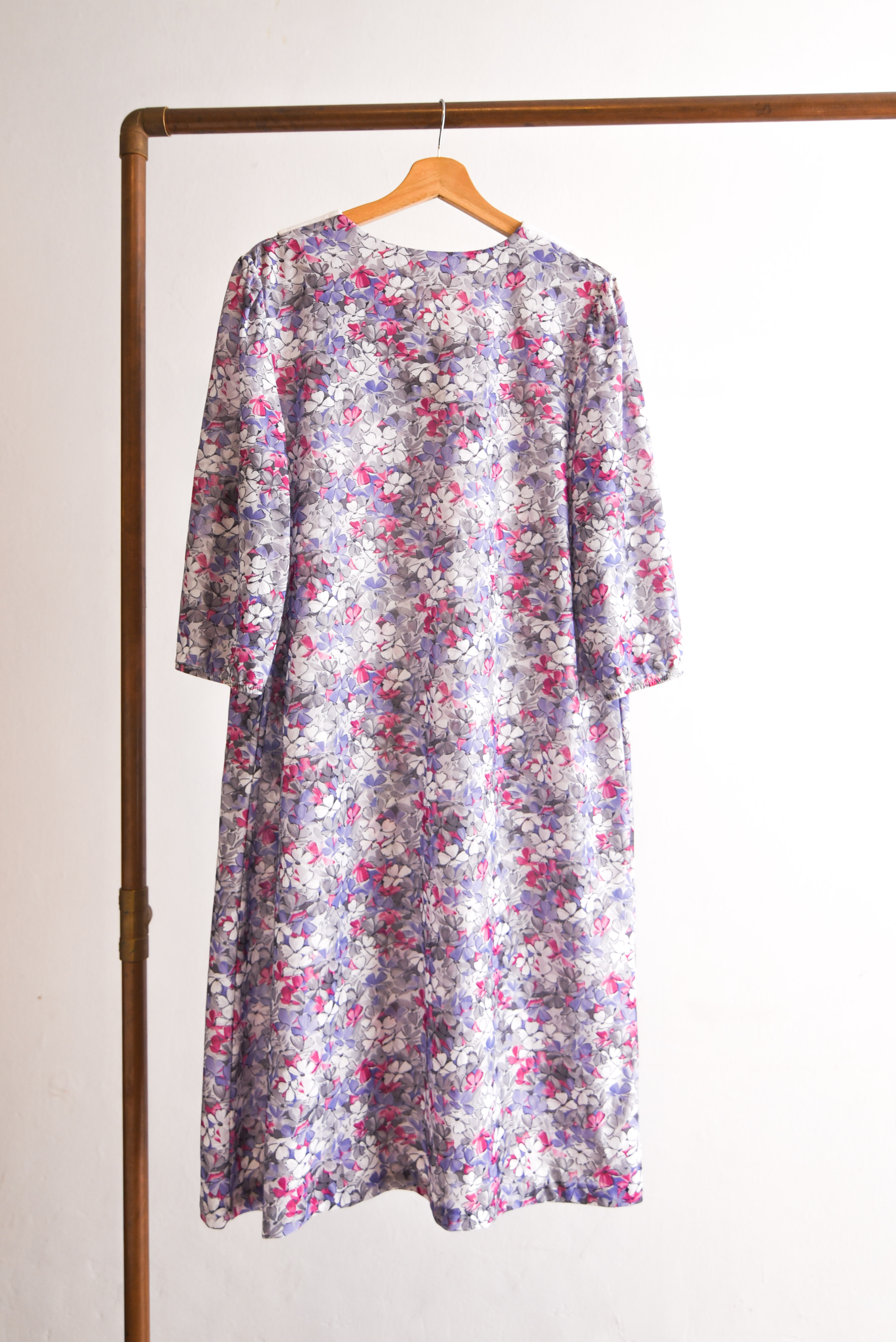 Vestido floral cuello chelsea