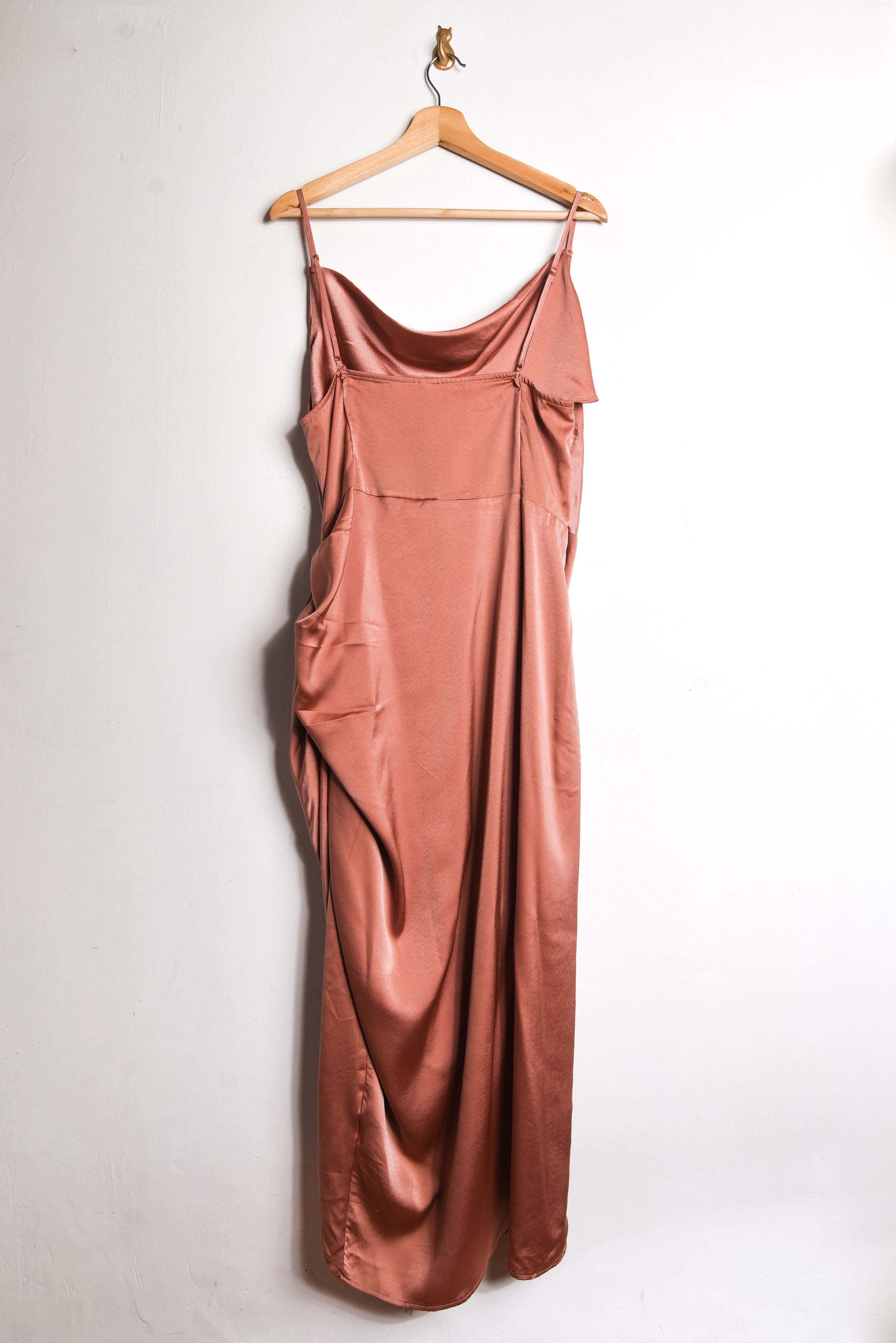 Vestido terracota satín