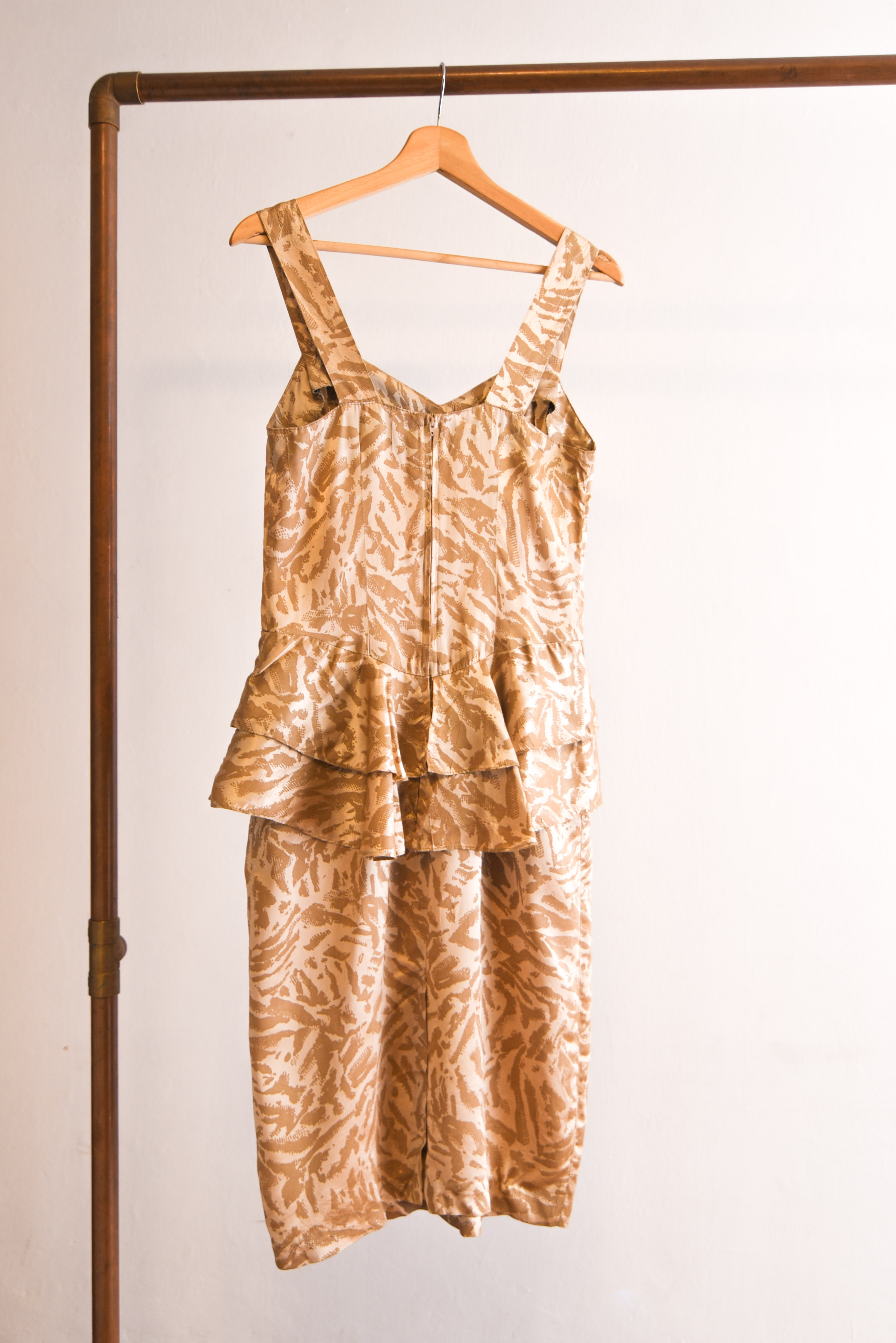 Vestido golden 80s peplum